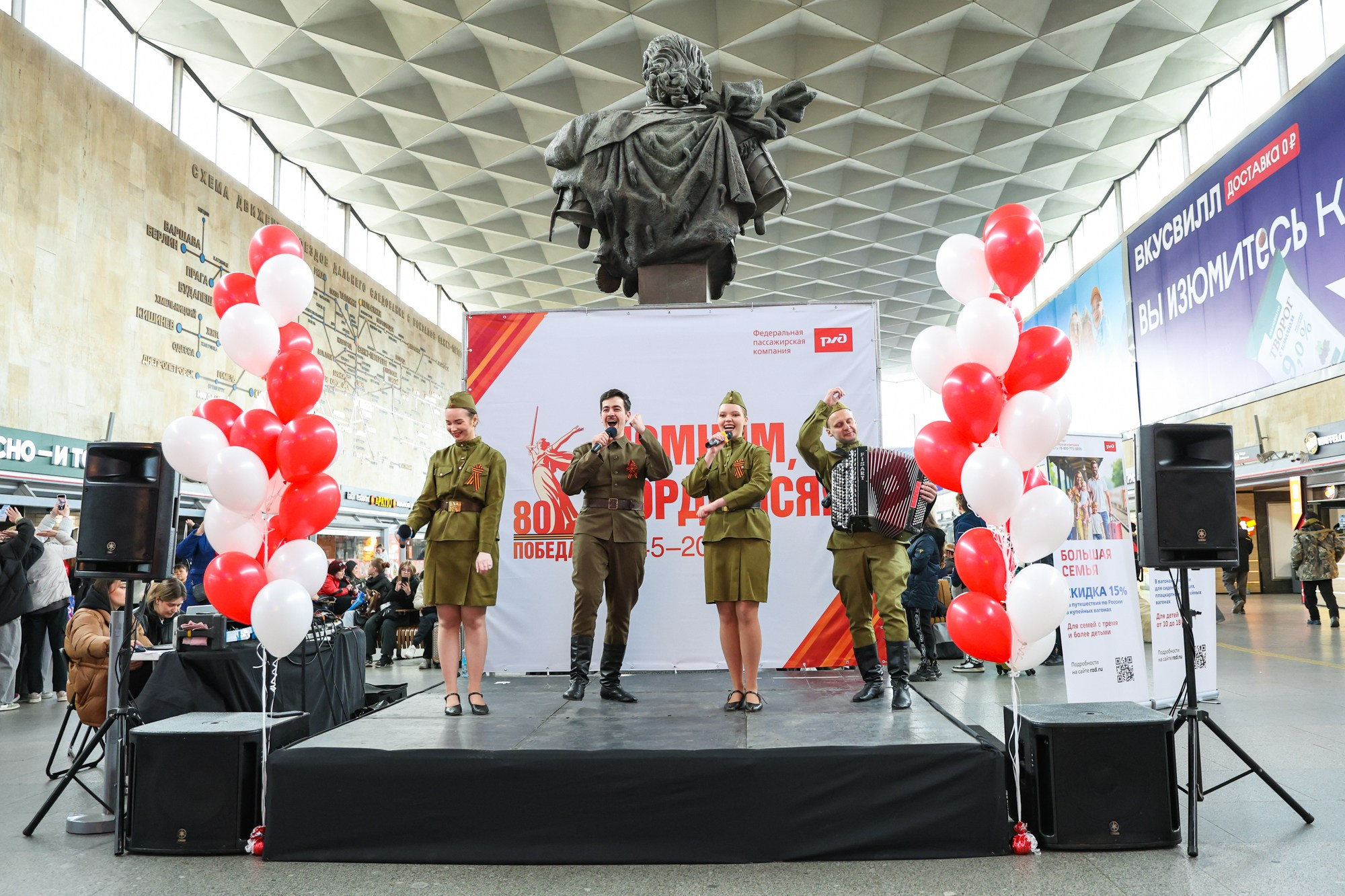 Концерт к 9 мая на Московском вокзале. Фотограф Дарья Попова