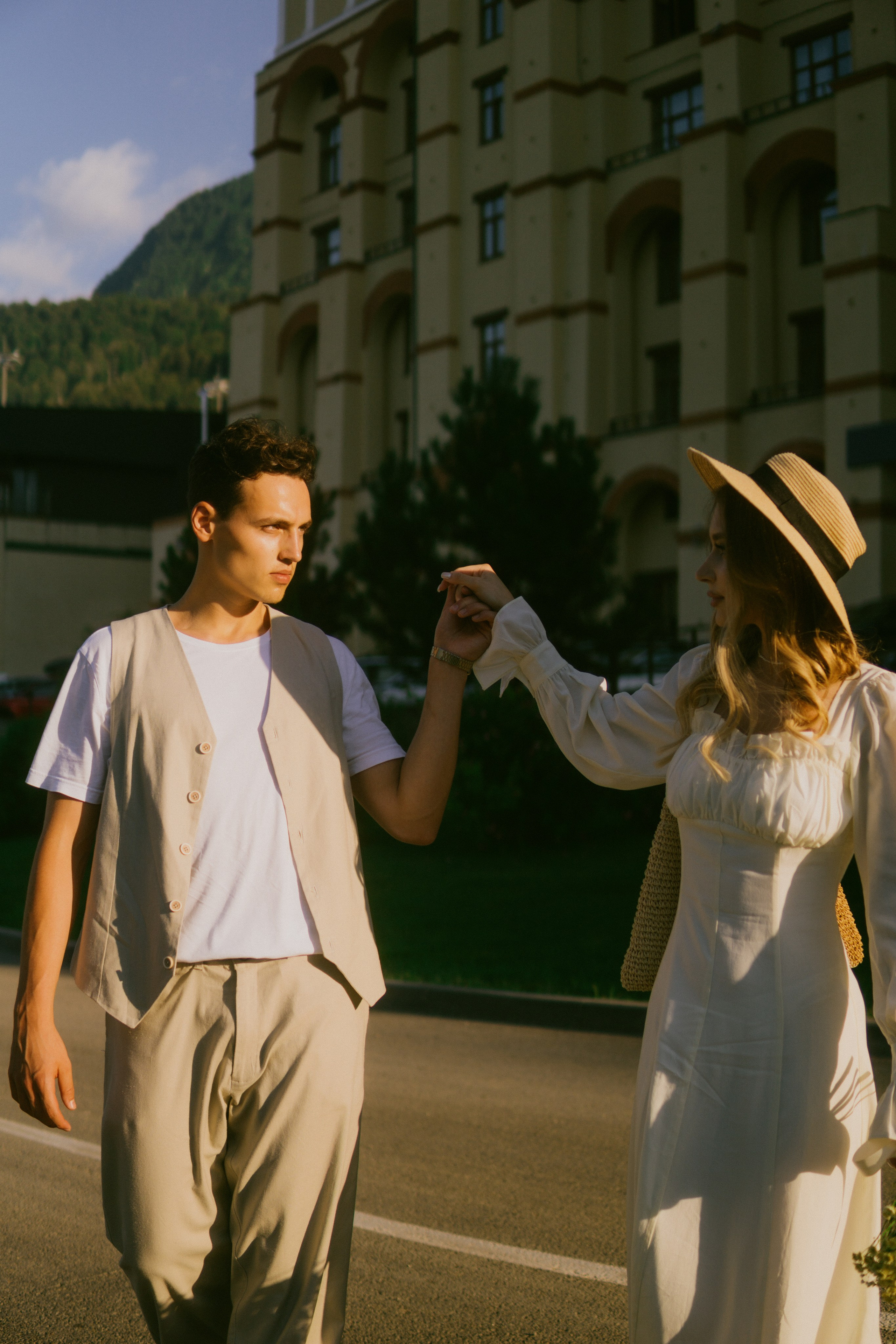 Солнечная прогулка в горах. Главная