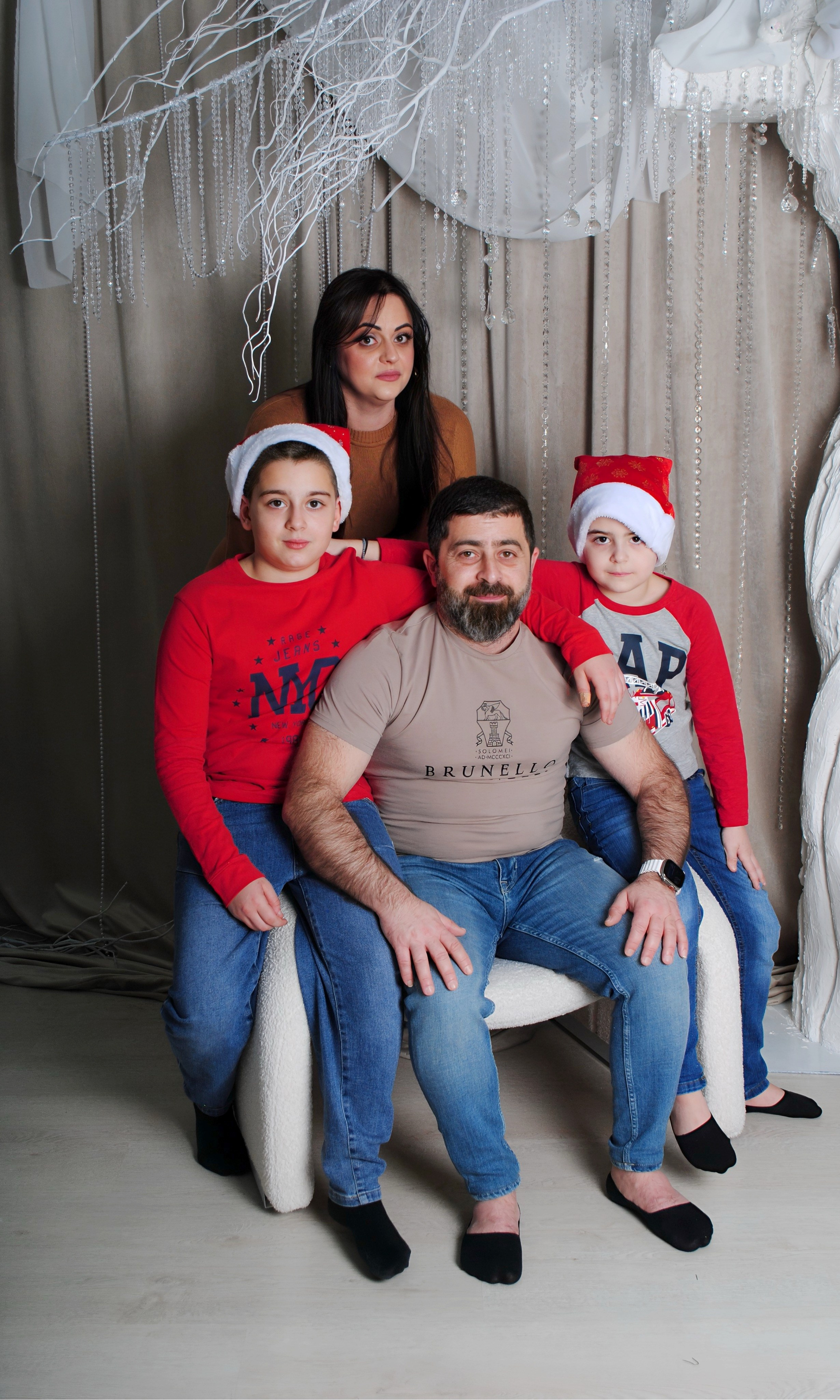 Мария и семья. Фотограф Мария Мусаелян