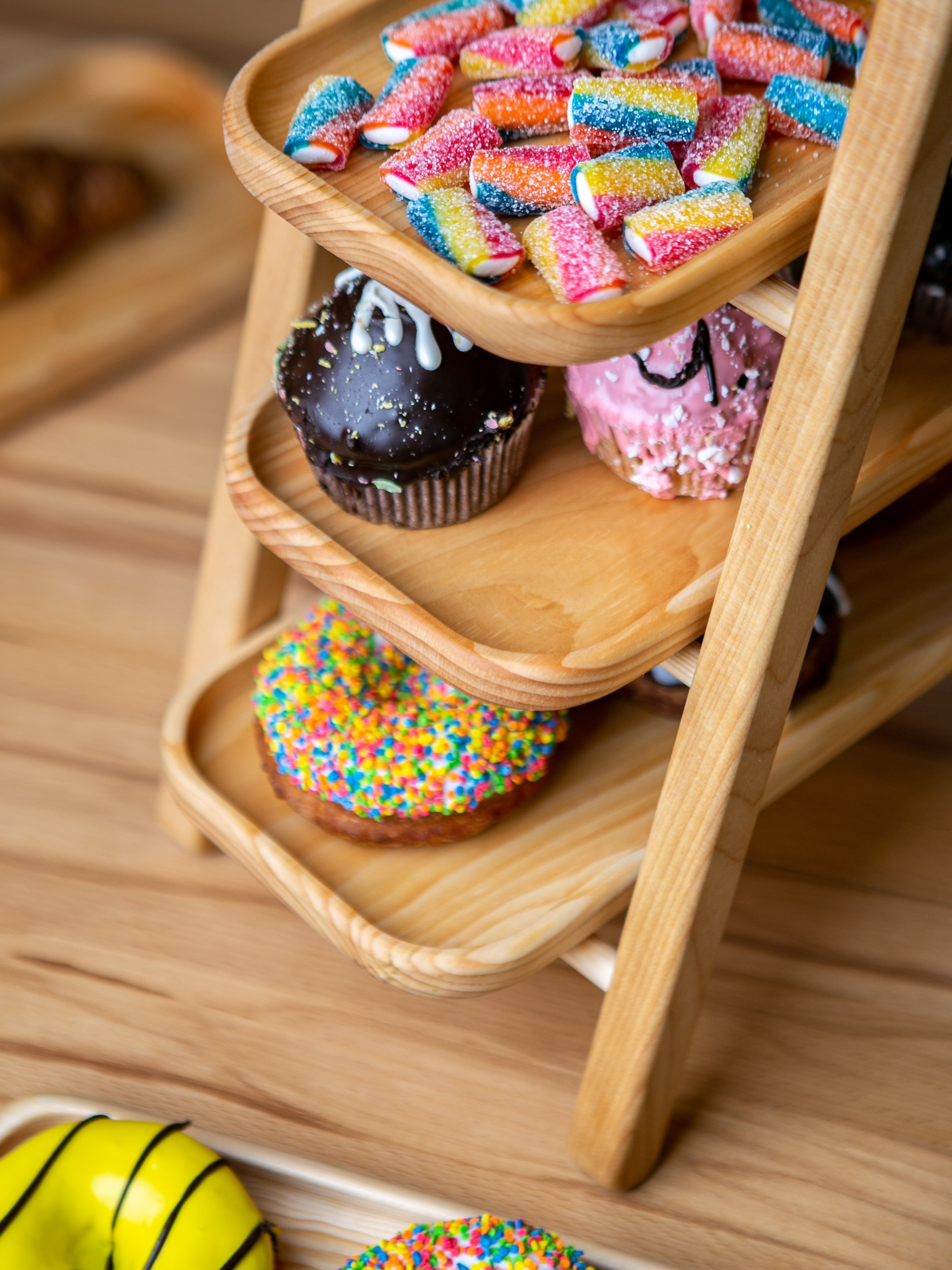 Подносы и этажерки. Контент фотограф, съемка для маркетплейсов, фуд съемка и репортажи в Новосибирске Ралия Галеева