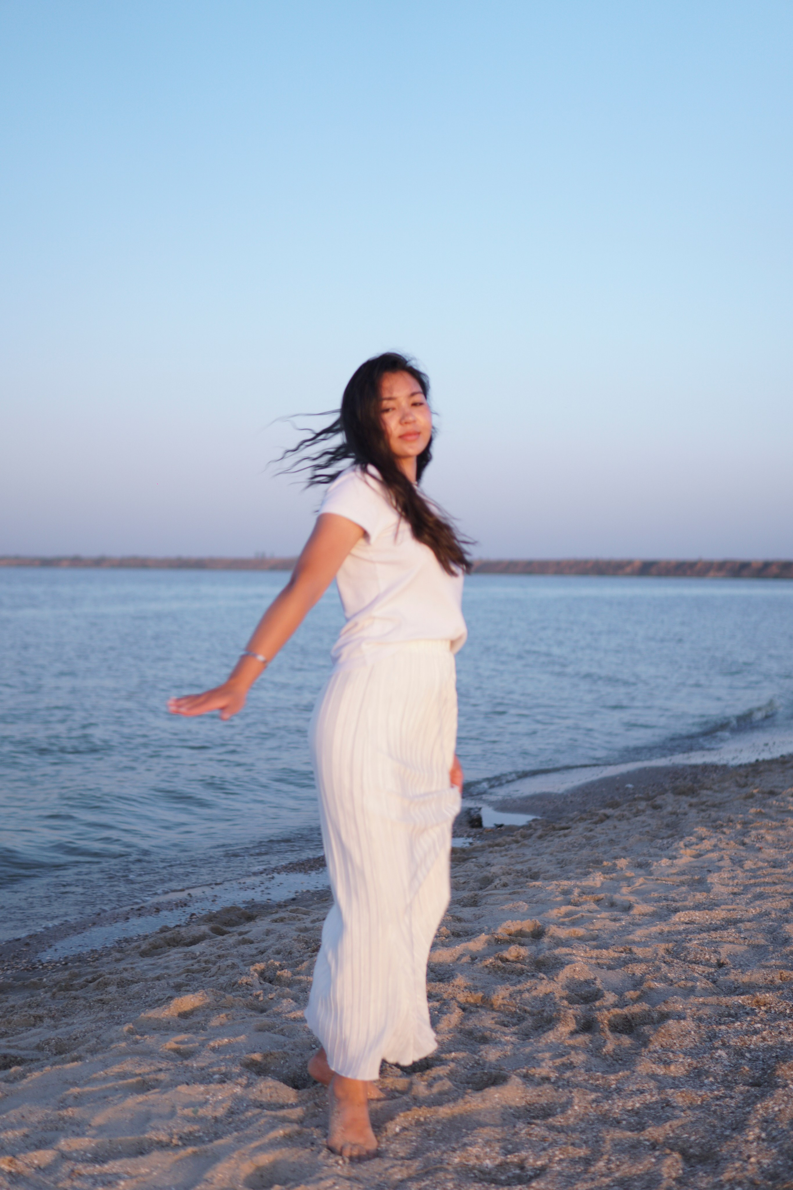 Сестры у моря в Ростове-на-Дону. Фотосессия за городом. Фотограф в Ростове-на-Дону Марина Мальцева