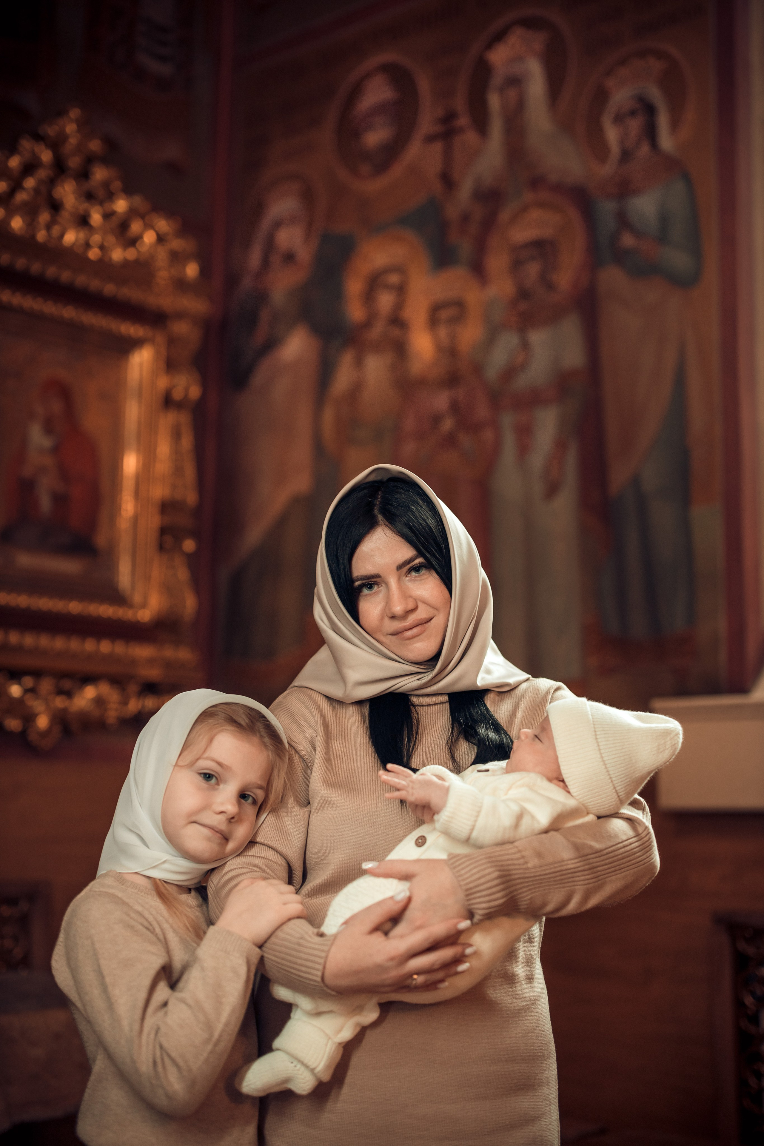 Таинства Крещения и Венчания в Старом Осколе. Фотостудия для новорожденных в Старом Осколе Гильфановых Юрия и Ольги