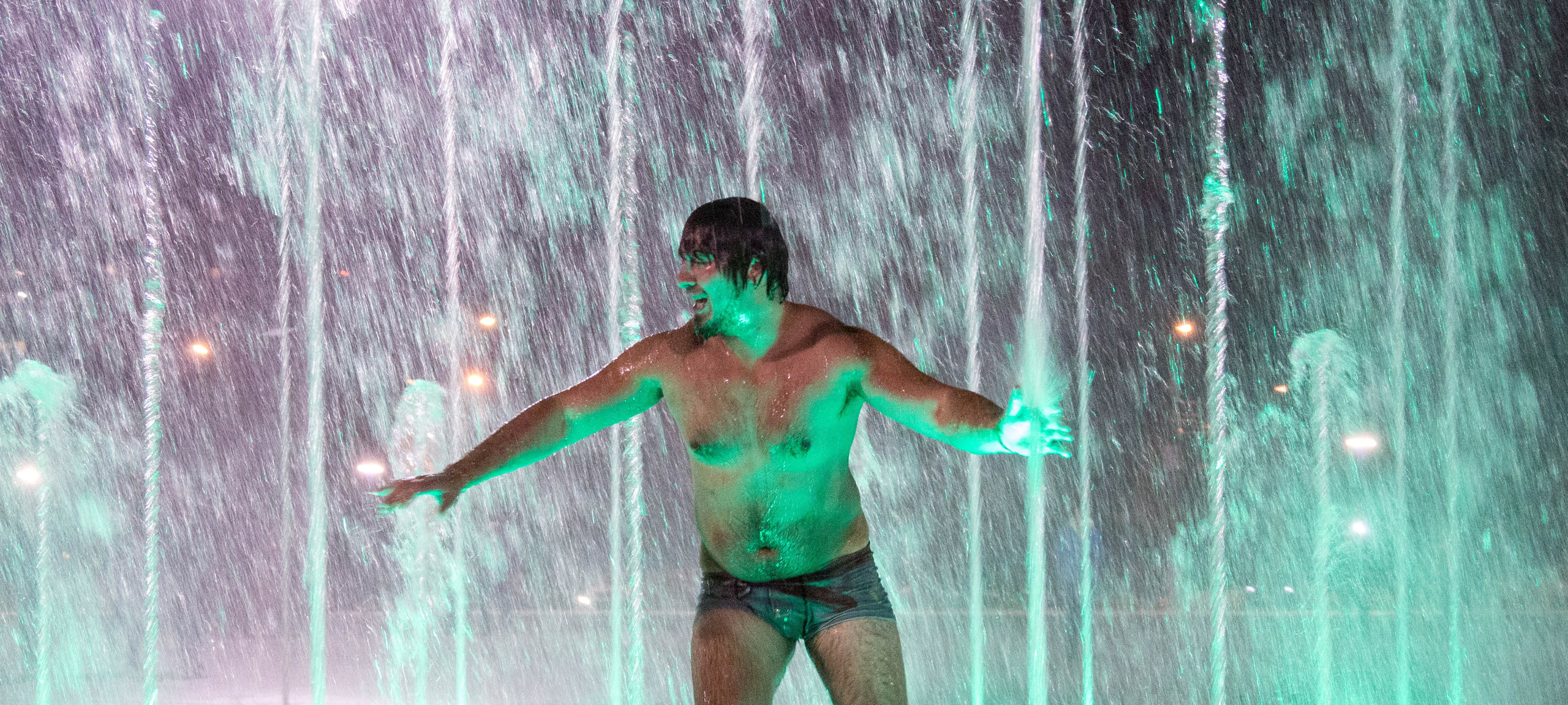 Фотосессия в фонтане. Фотограф Пермь. Фотосессия в фотостудии Перми и на свежем воздухе