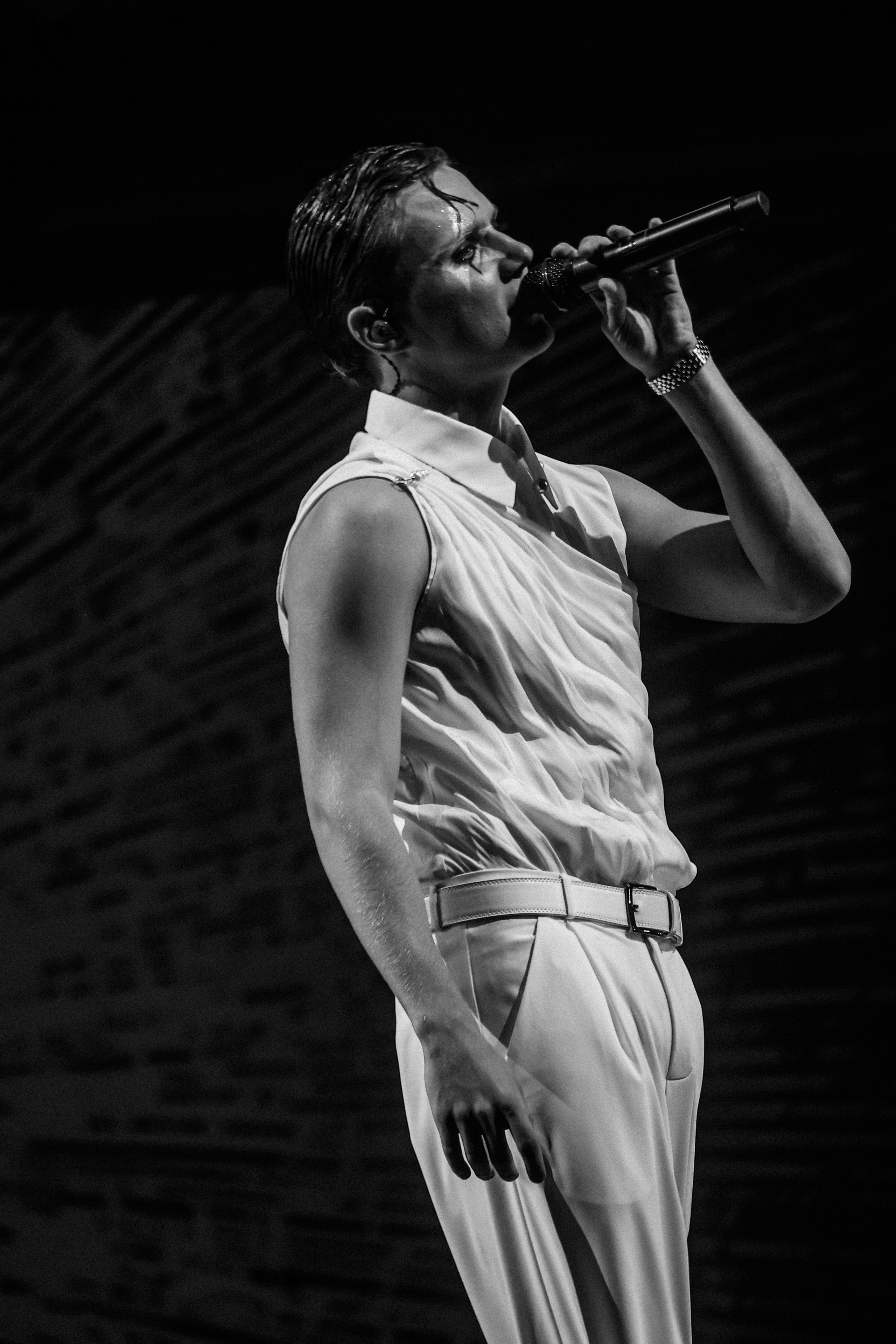 ВАНЯ ДМИТРИЕНКО