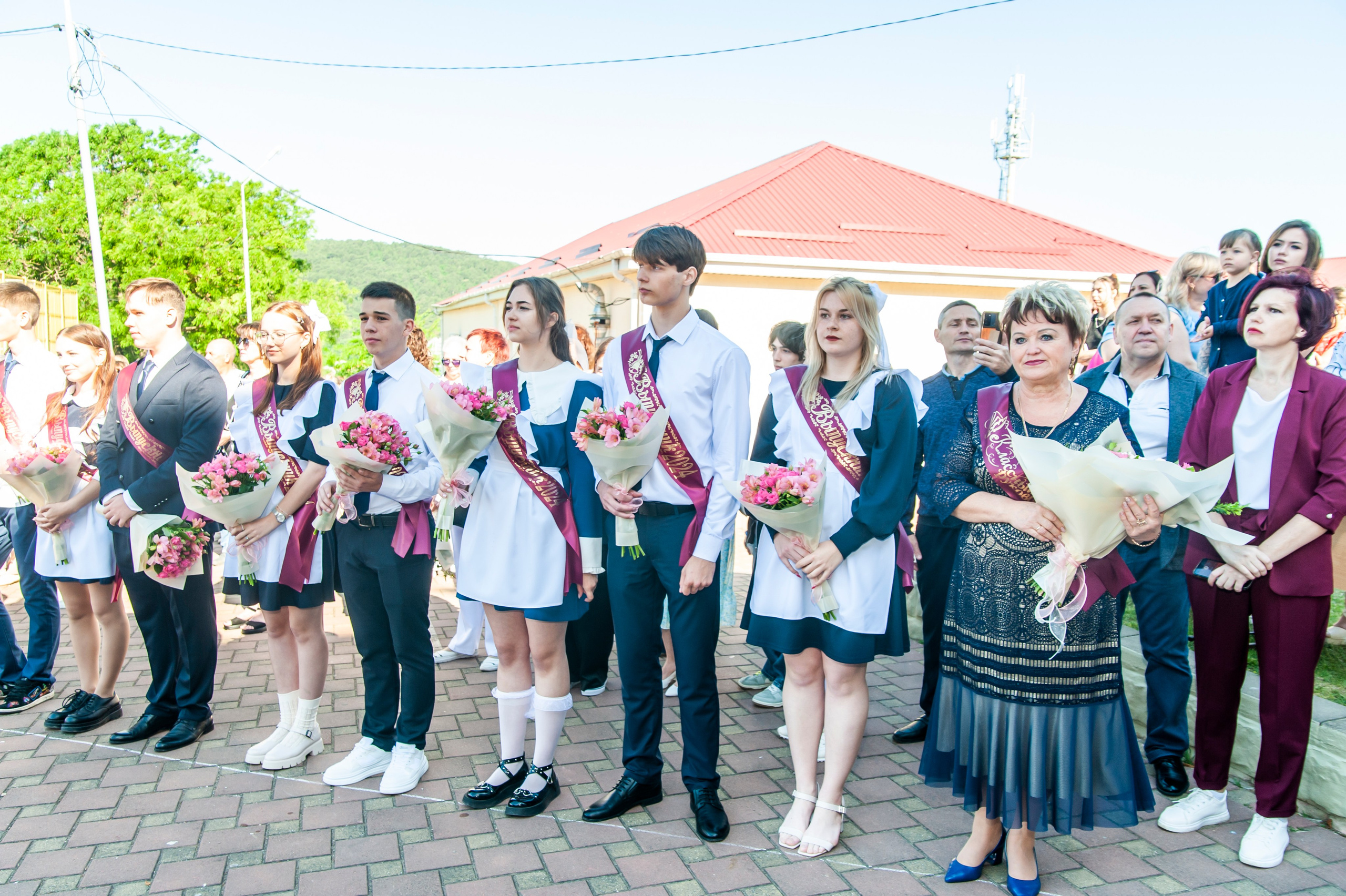 Последний Звонок МАОУ СОШ № 17 им. Эдуарда Есаяна — Архипо-Осиповка. Свадебный и семейный фотограф Денис Лукьянов в Краснодаре, Краснодарском крае и Республике Крым