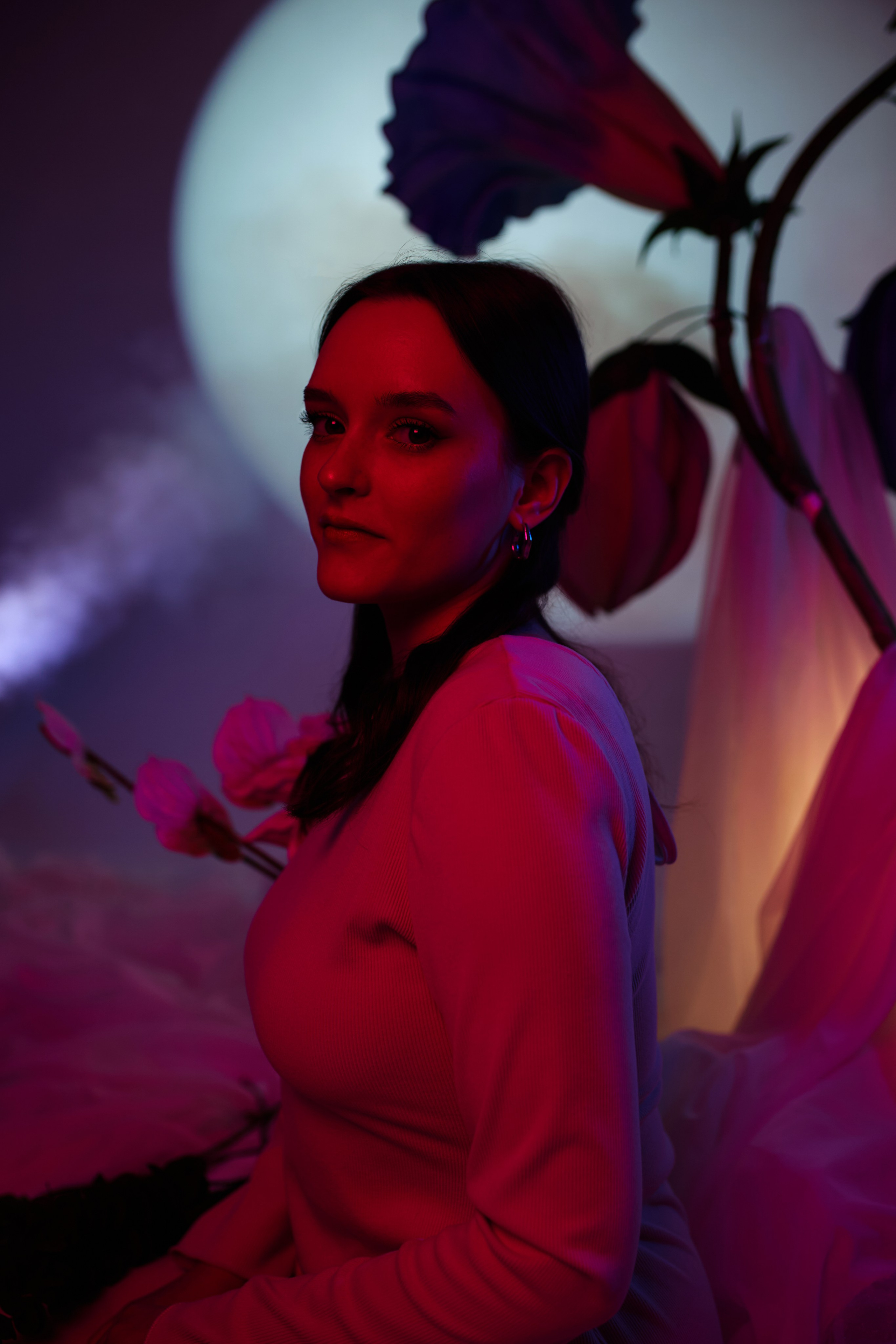 Цветной свет и цветы — фотодень. Фотограф|Катя Рикошетер