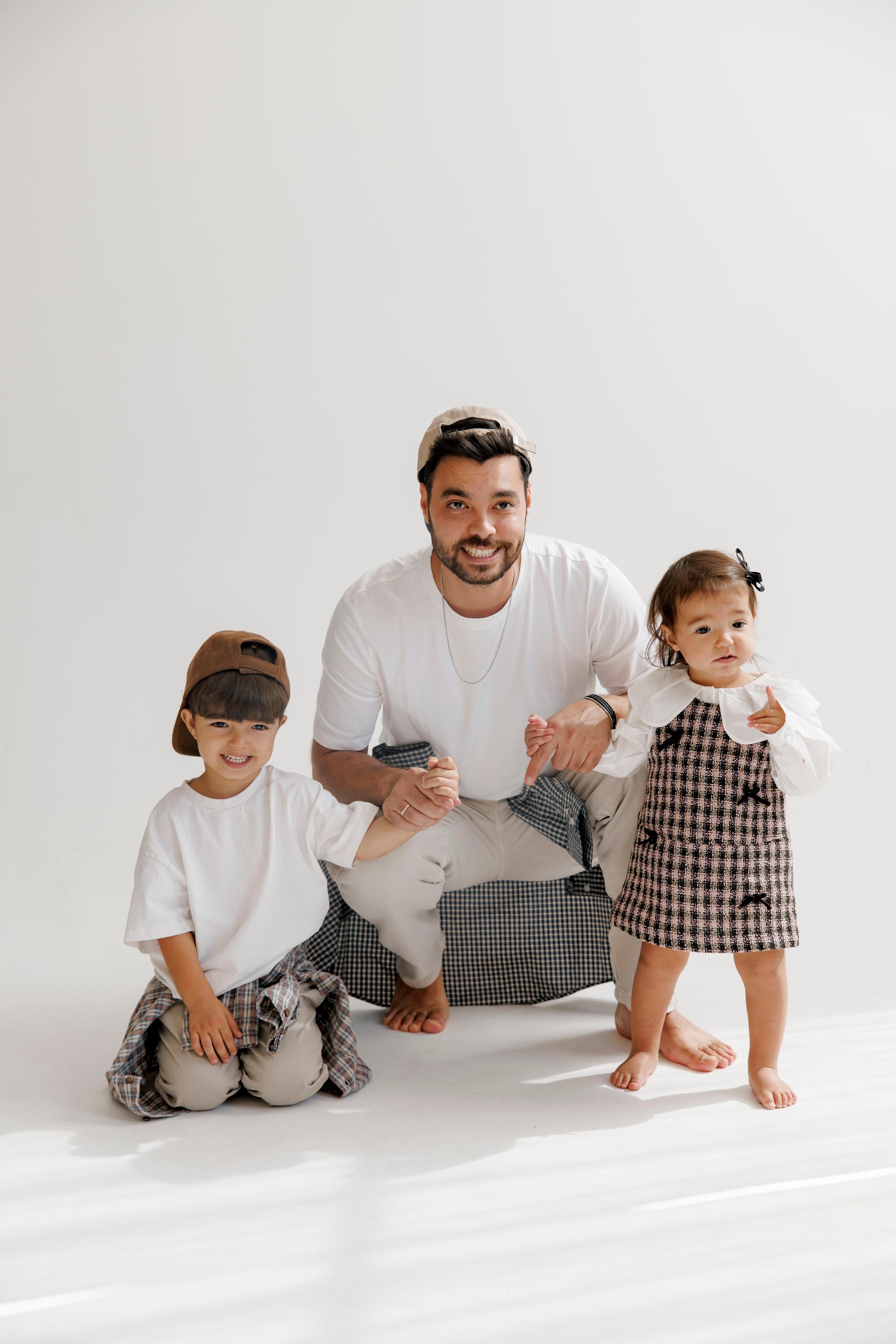 Family photoshoot inside the studio. Wedding and family photographer