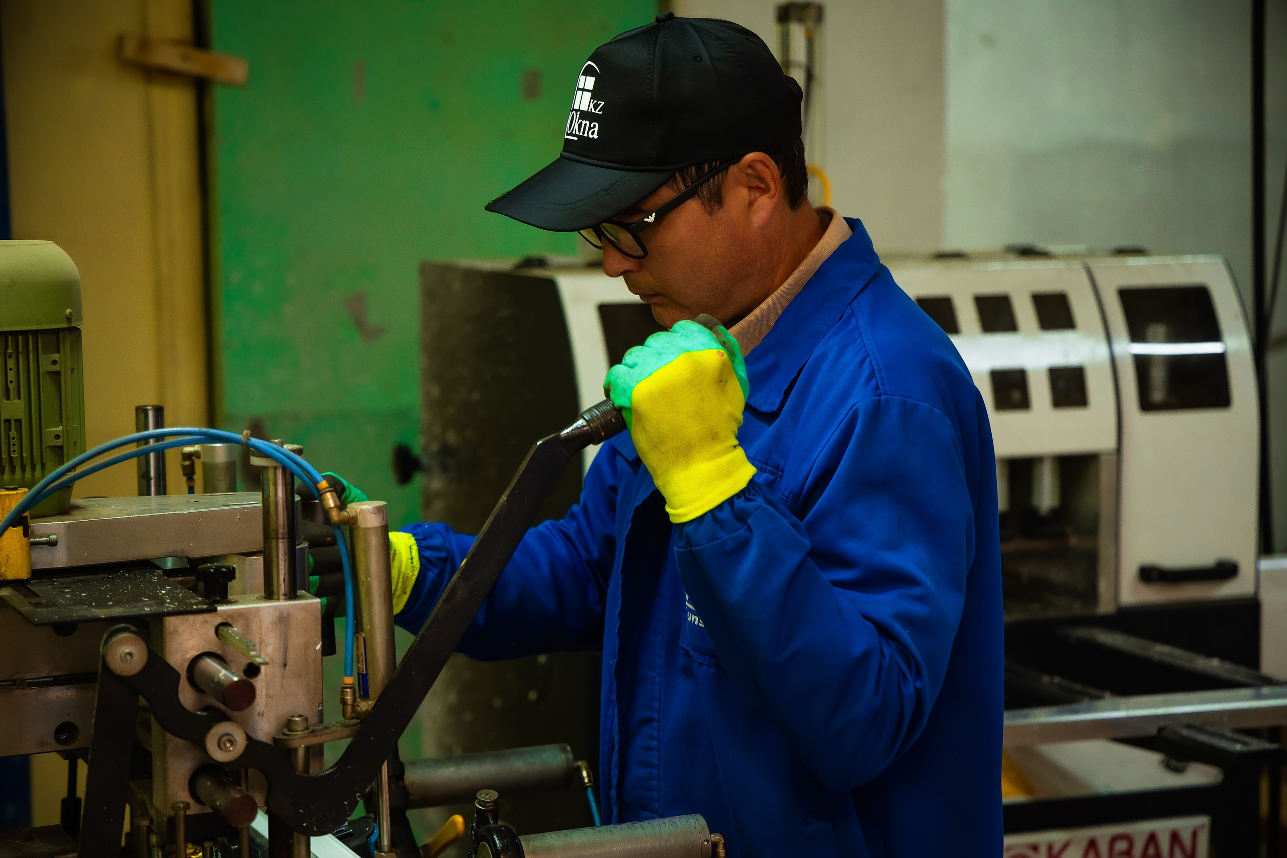 Цех по окнам. Семейный и Свадебный фотограф в Астане Александр Астапов