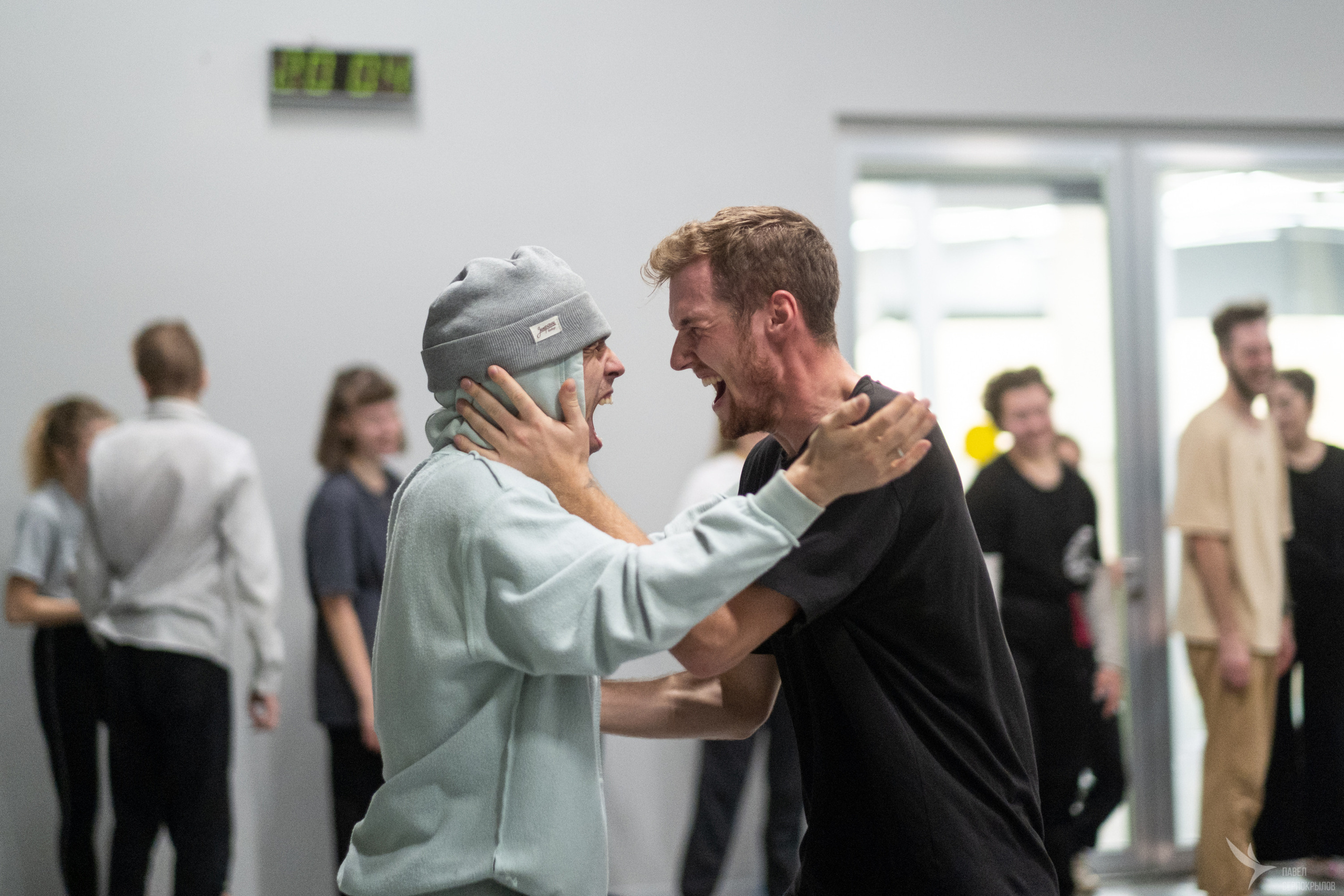 Подготовка к перфомансу WILDCHILD. Репортажный фотограф в Казани Павел Серпокрылов