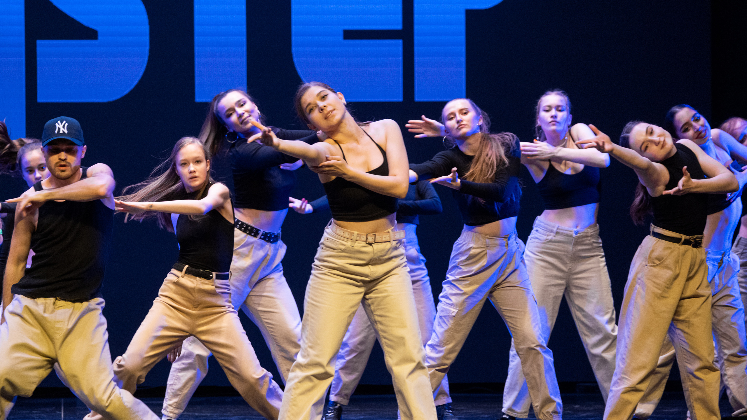 Kingstep Show 9. Первые кадры. Репортажный фотограф в Казани Павел Серпокрылов