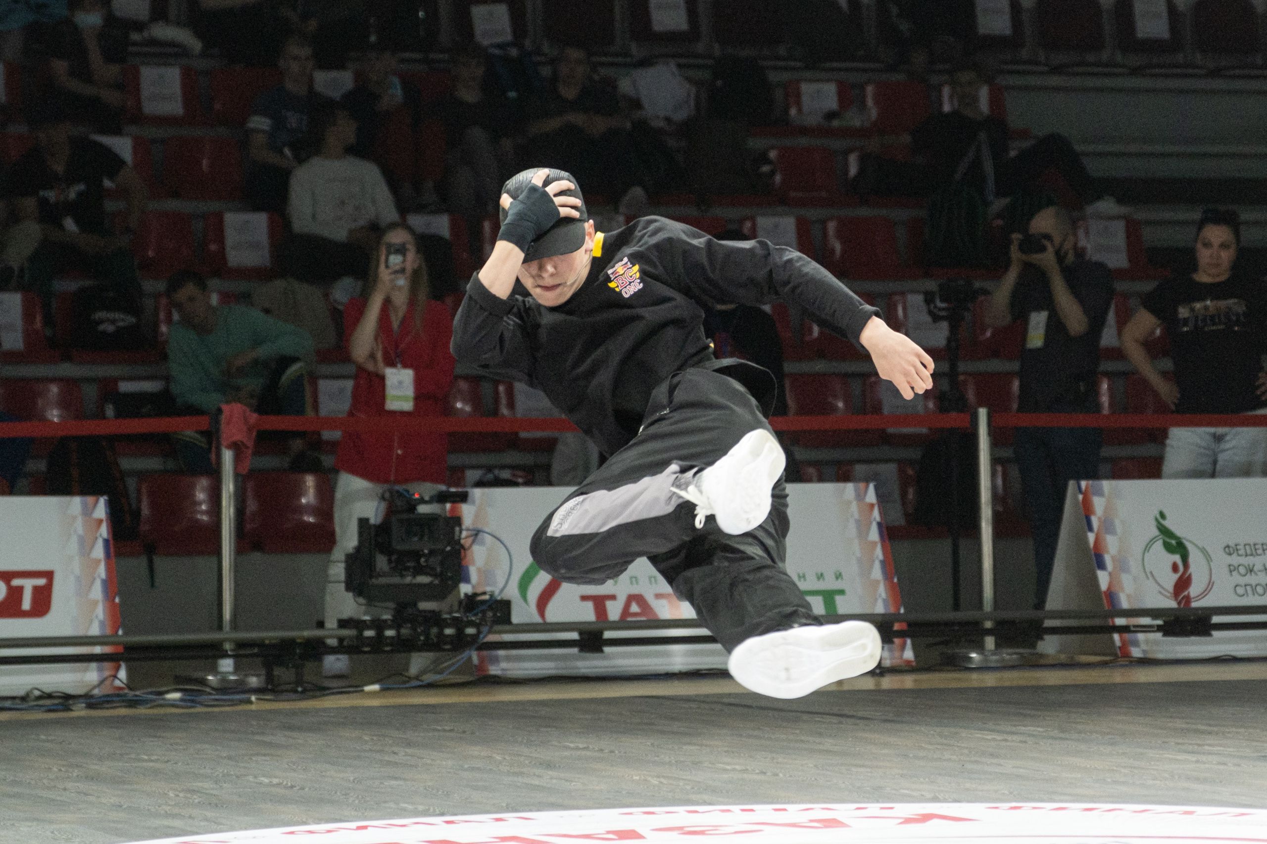 Фотосъемка брейкинга. Репортажный фотограф в Казани Павел Серпокрылов