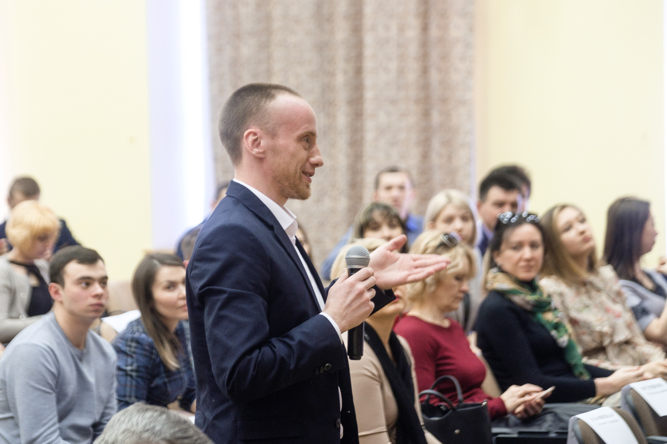 Репортажная съемка на встрече предпринимателей с министром финансов. Репортажный фотограф в Казани Павел Серпокрылов