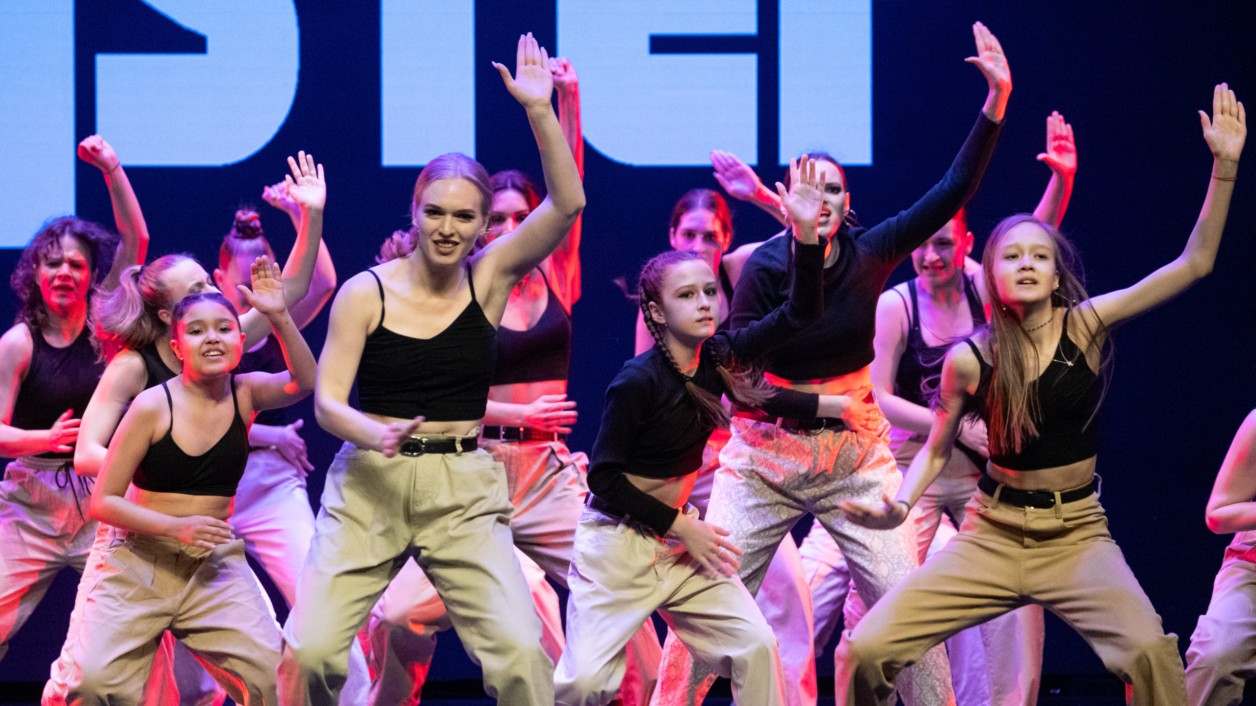 Kingstep Show 9. Первые кадры. Репортажный фотограф в Казани Павел Серпокрылов