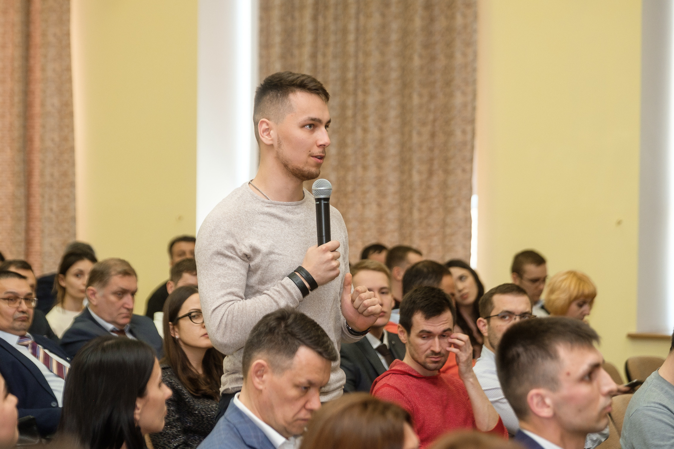 Репортажная съемка на встрече предпринимателей с министром финансов. Репортажный фотограф в Казани Павел Серпокрылов