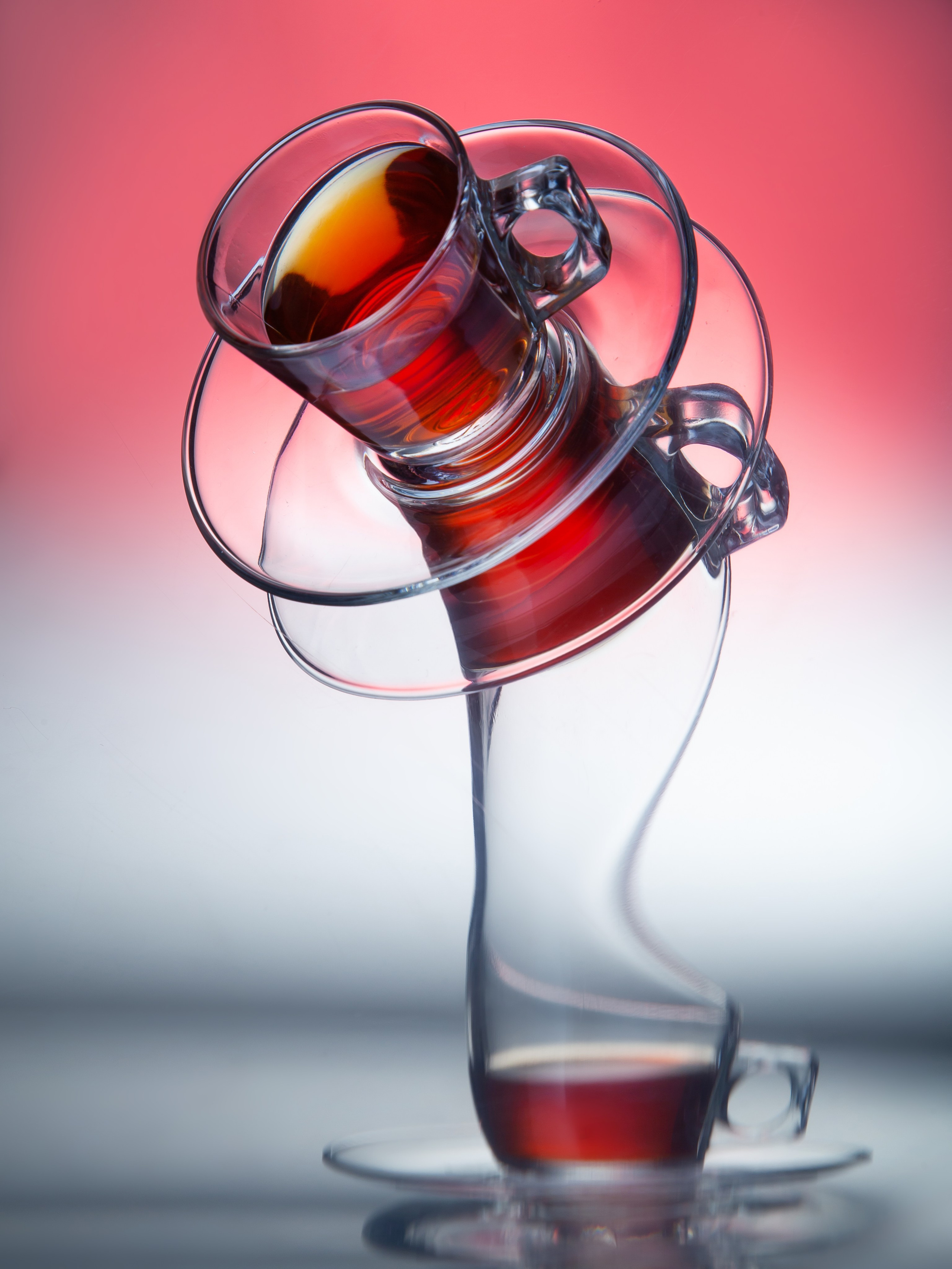 Пьяная чашка. Фотограф Мария Кольцова