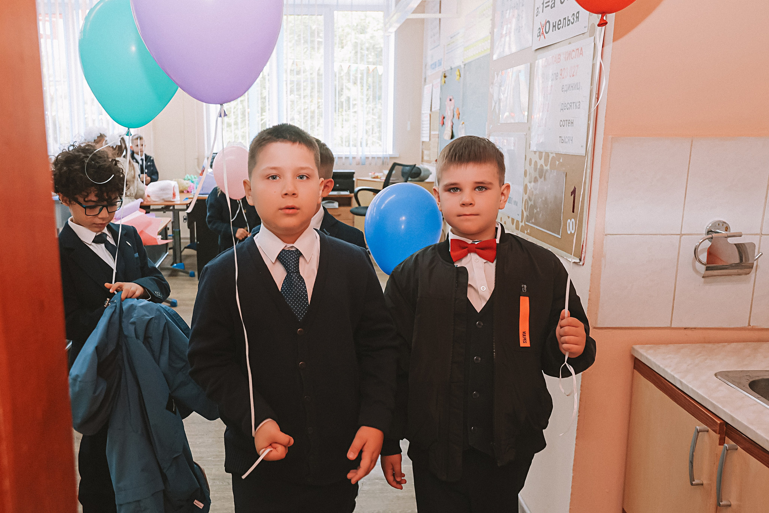 1 сентября линейка+кл час+портреты. Семейный фотограф Тюмень, фотограф на роды Салмина Мария