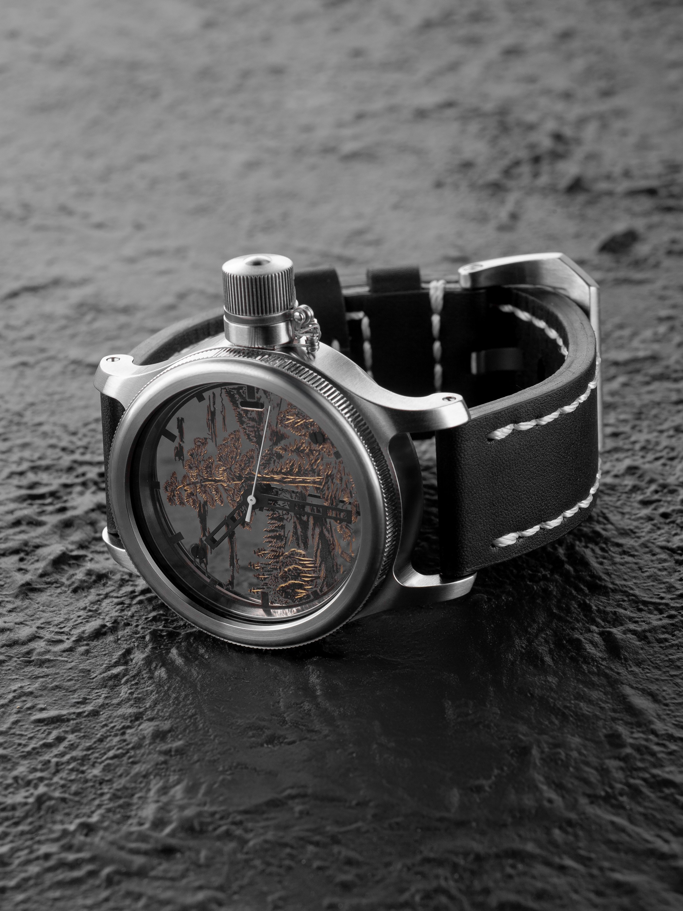 предметная съемка часов для интернет-магазина, акцент на читаемость дизайна и деталей