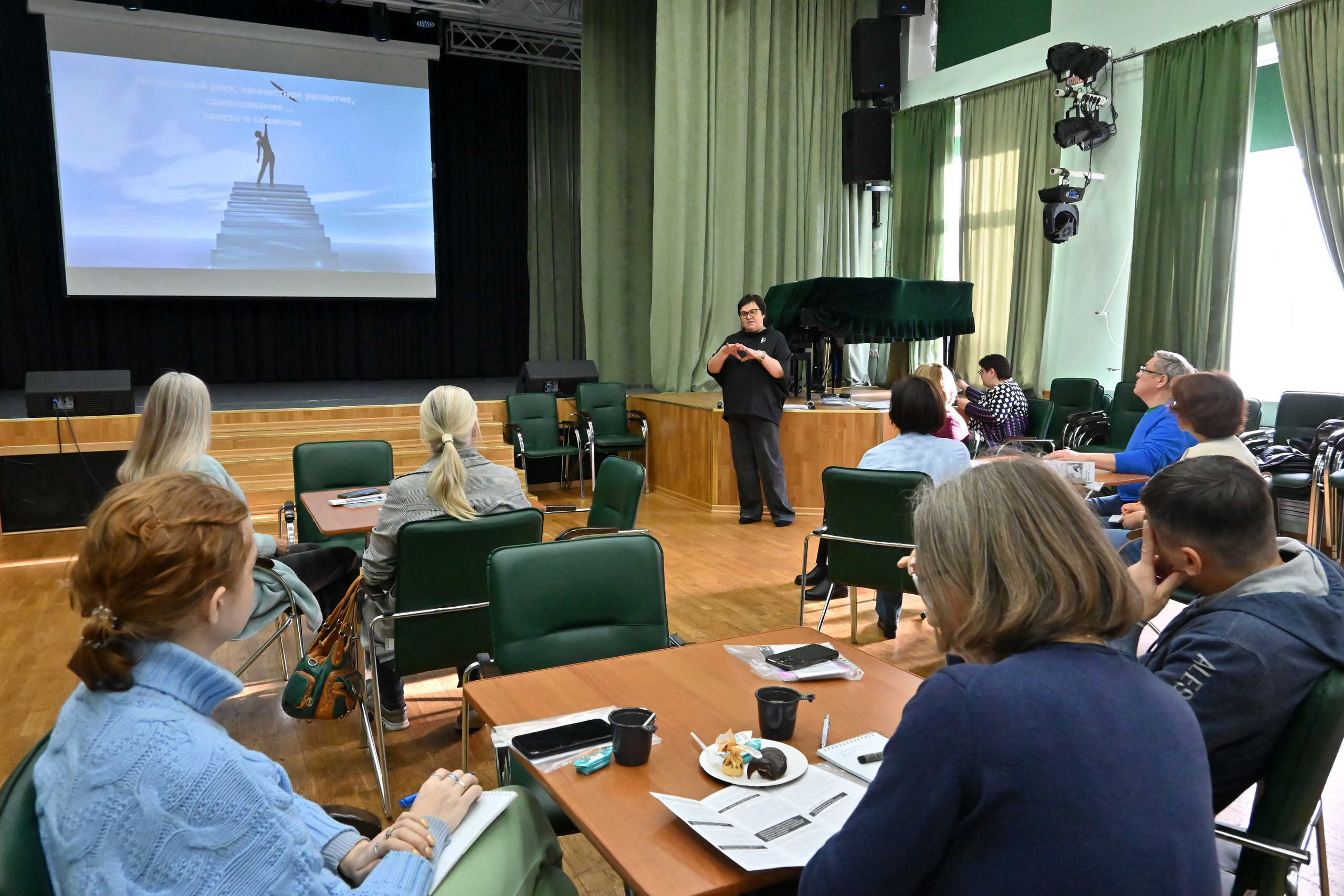 Круглый стол ГМП Сила творчества 18.10.2023. Профессиональный фотограф в Москве Алёна Котова