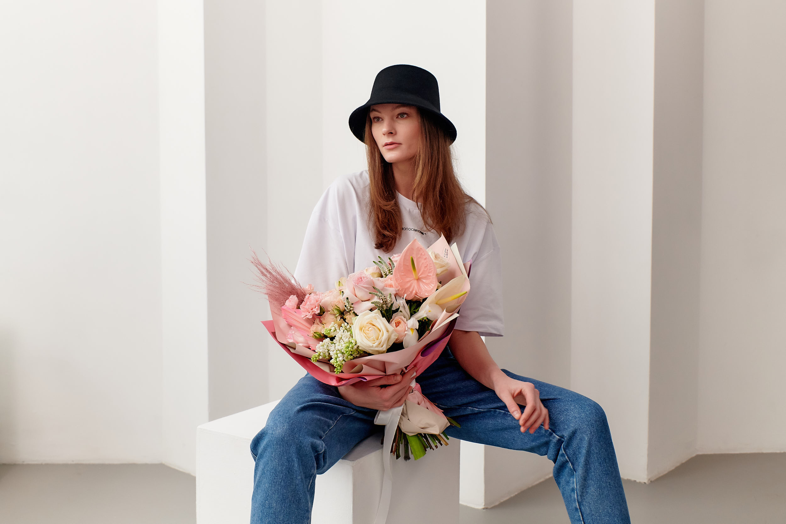 Доставка цветов и сладостей. ФОТОГРАФ Кристина Павлова | МОСКВА