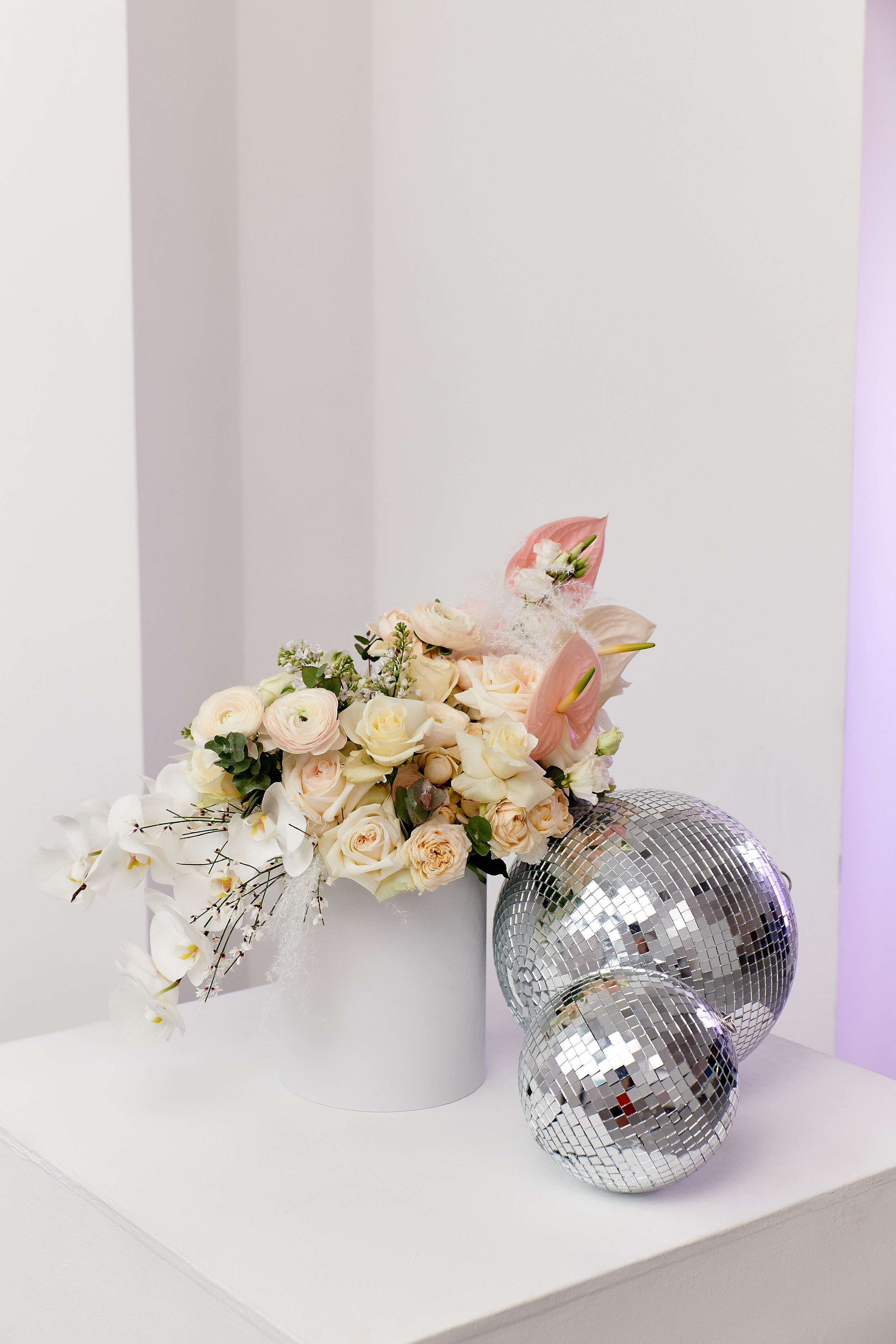 Доставка цветов и сладостей. ФОТОГРАФ Кристина Павлова | МОСКВА