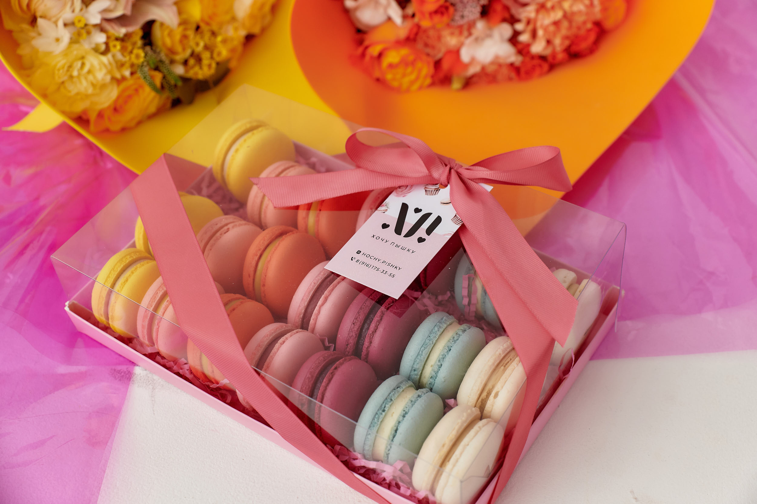 Доставка цветов и сладостей. ФОТОГРАФ Кристина Павлова | МОСКВА