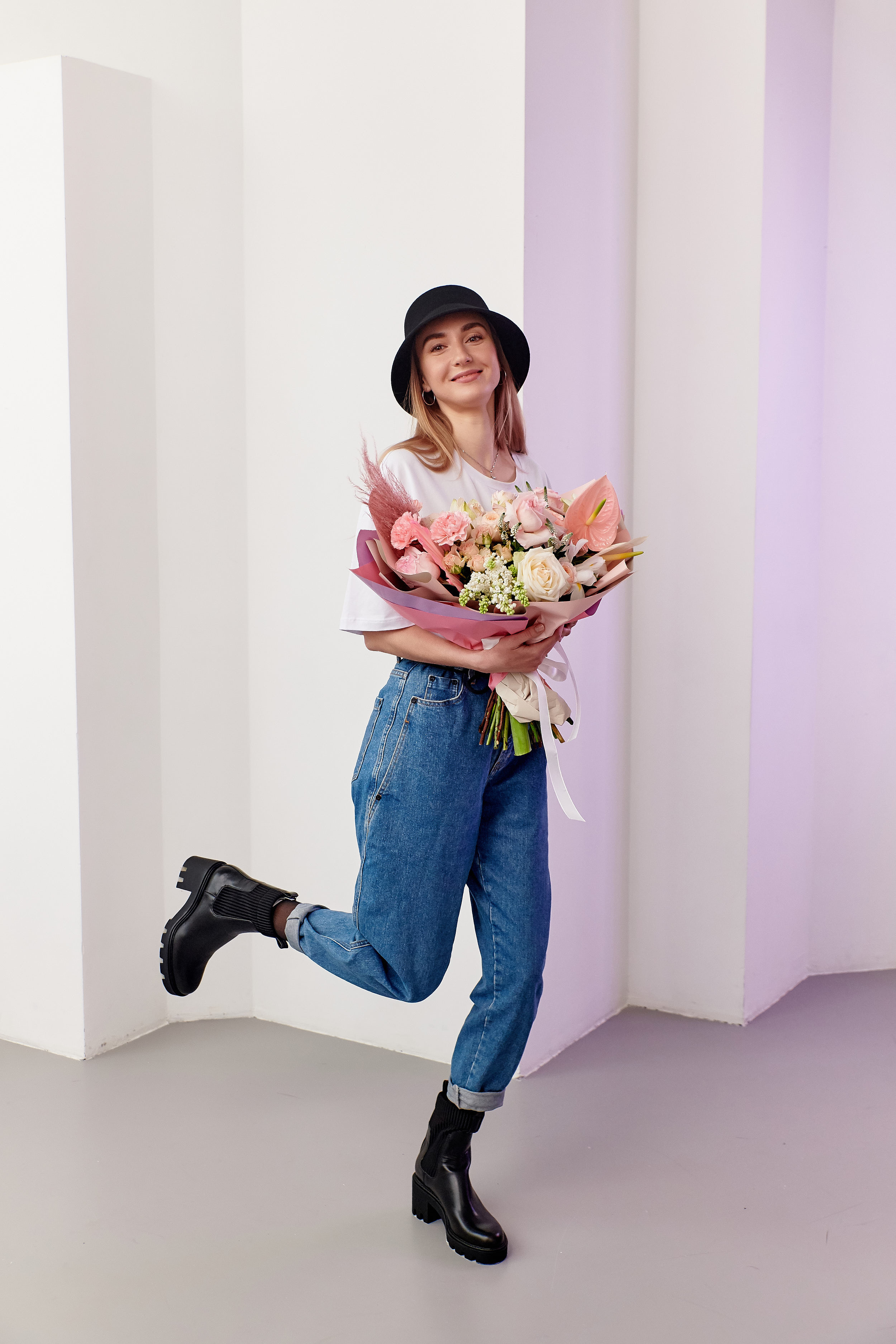 Доставка цветов и сладостей. ФОТОГРАФ Кристина Павлова | МОСКВА