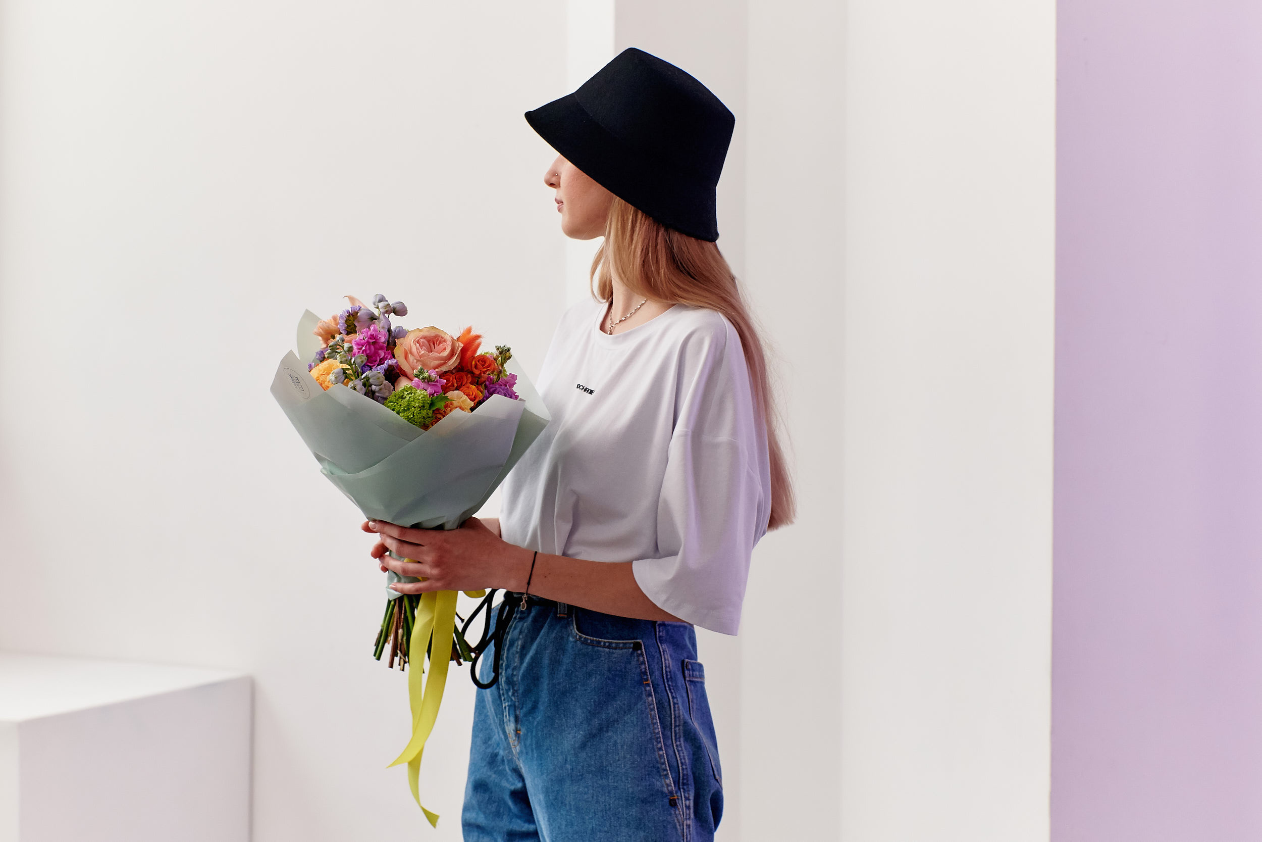 Доставка цветов и сладостей. ФОТОГРАФ Кристина Павлова | МОСКВА