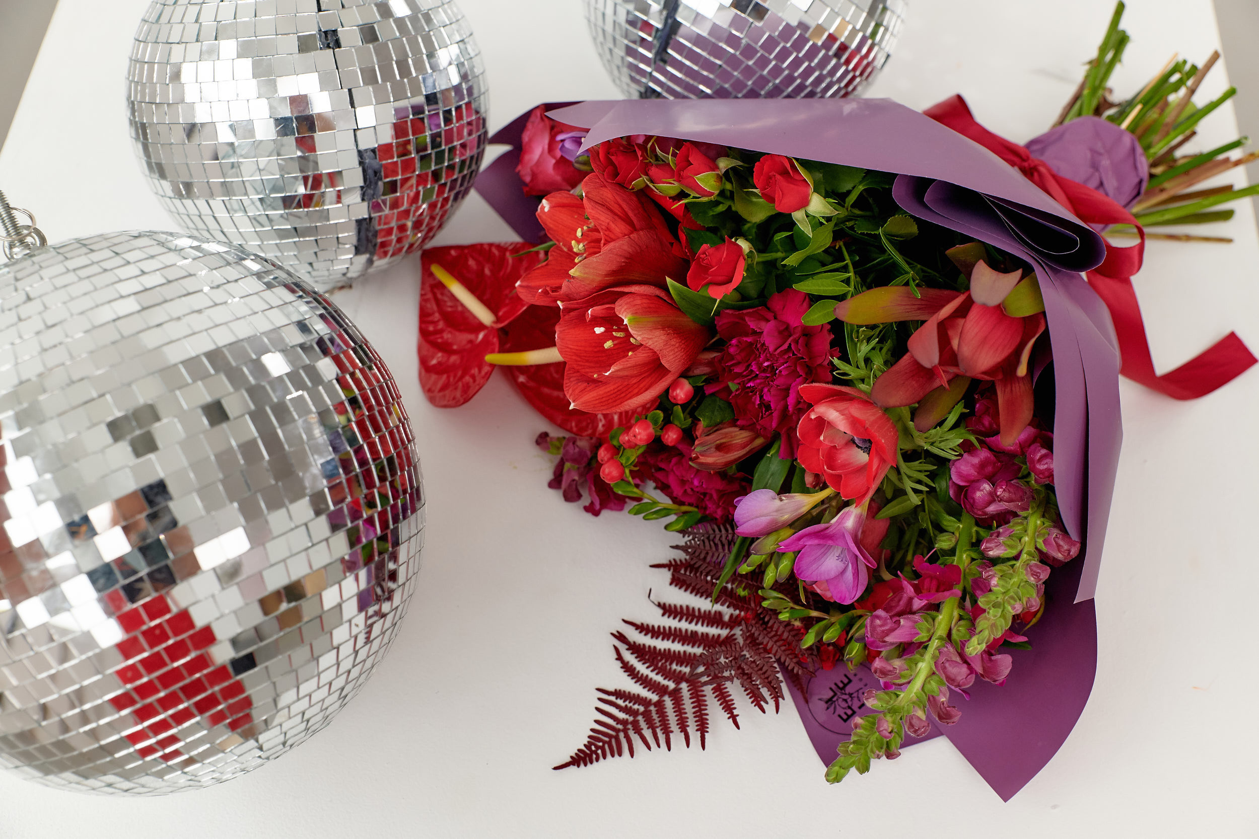 Доставка цветов и сладостей. ФОТОГРАФ Кристина Павлова | МОСКВА