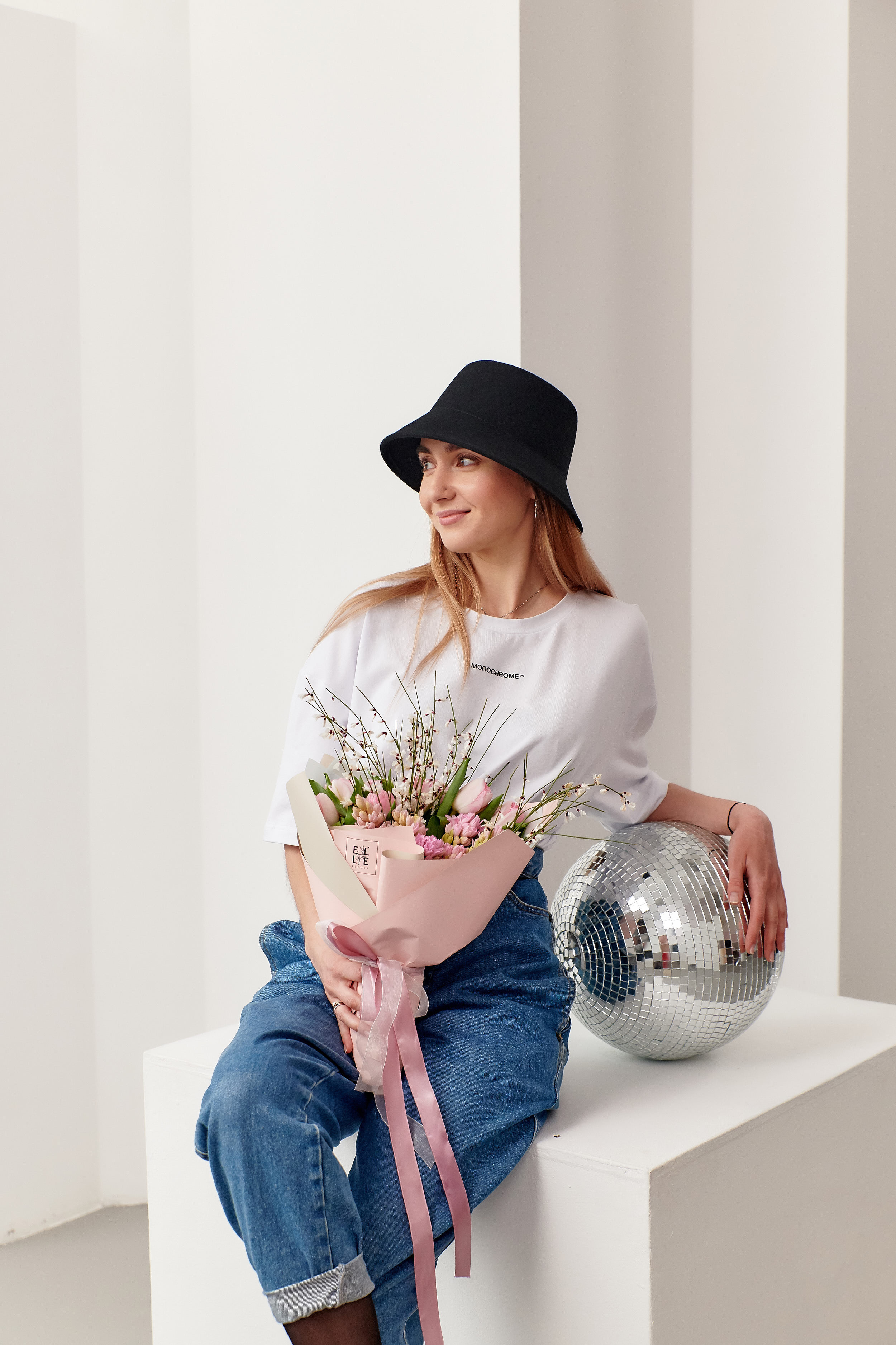 Доставка цветов и сладостей. ФОТОГРАФ Кристина Павлова | МОСКВА