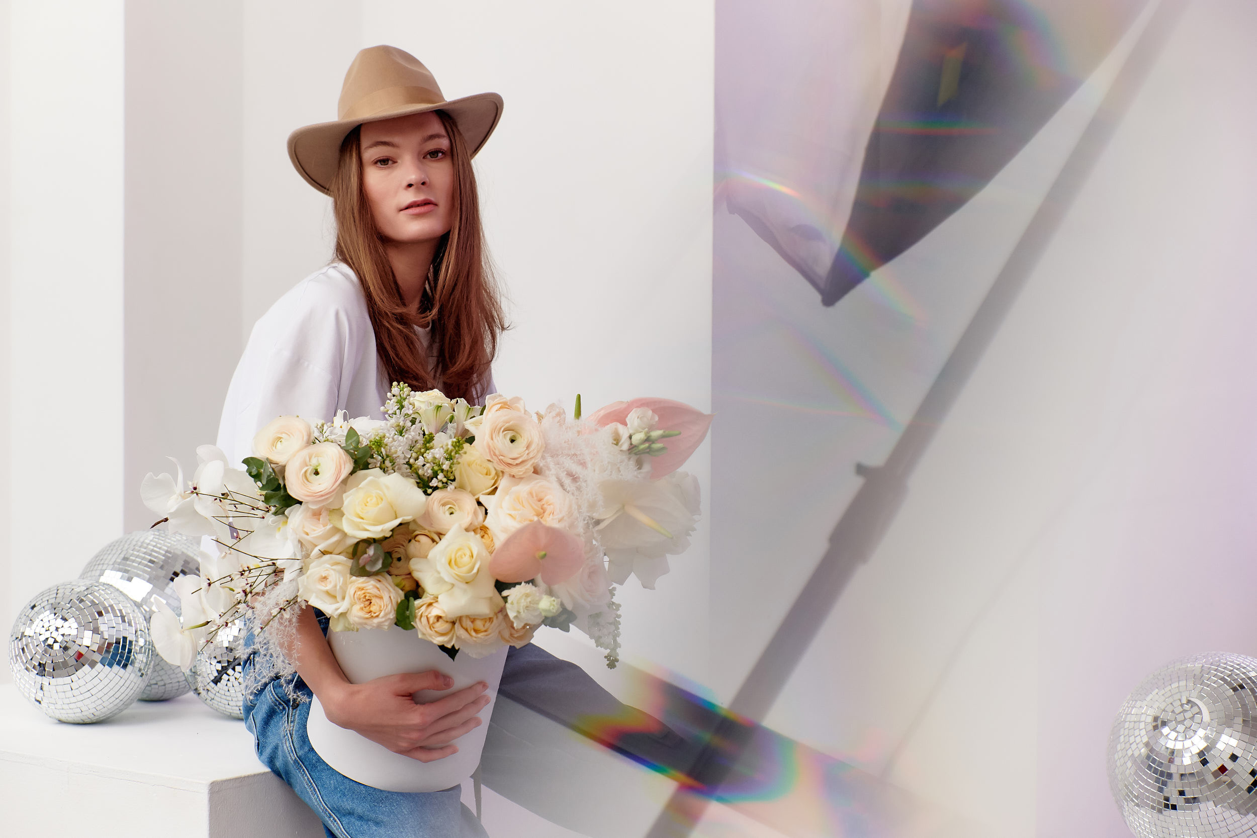 Доставка цветов и сладостей. ФОТОГРАФ Кристина Павлова | МОСКВА