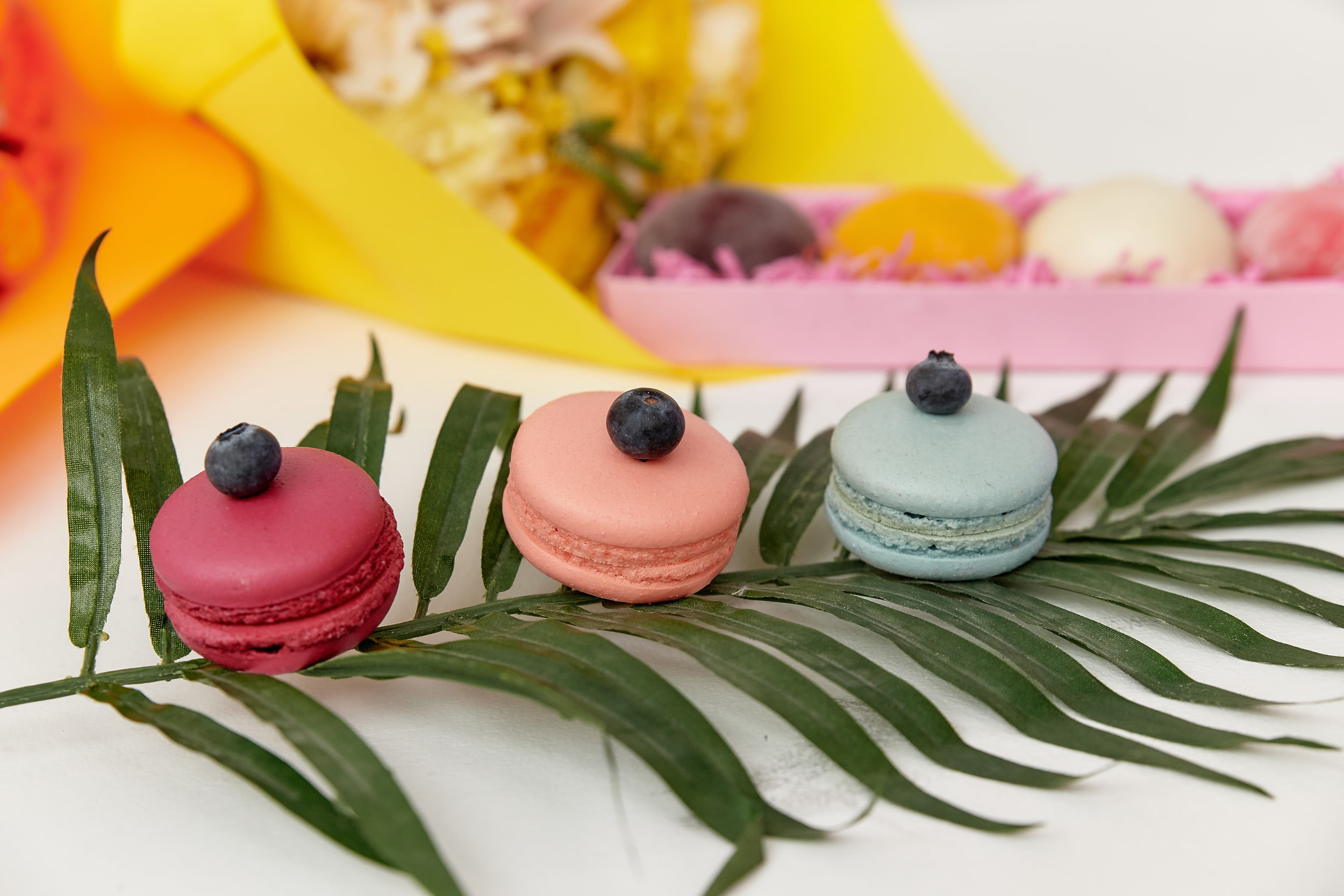 Доставка цветов и сладостей. ФОТОГРАФ Кристина Павлова | МОСКВА