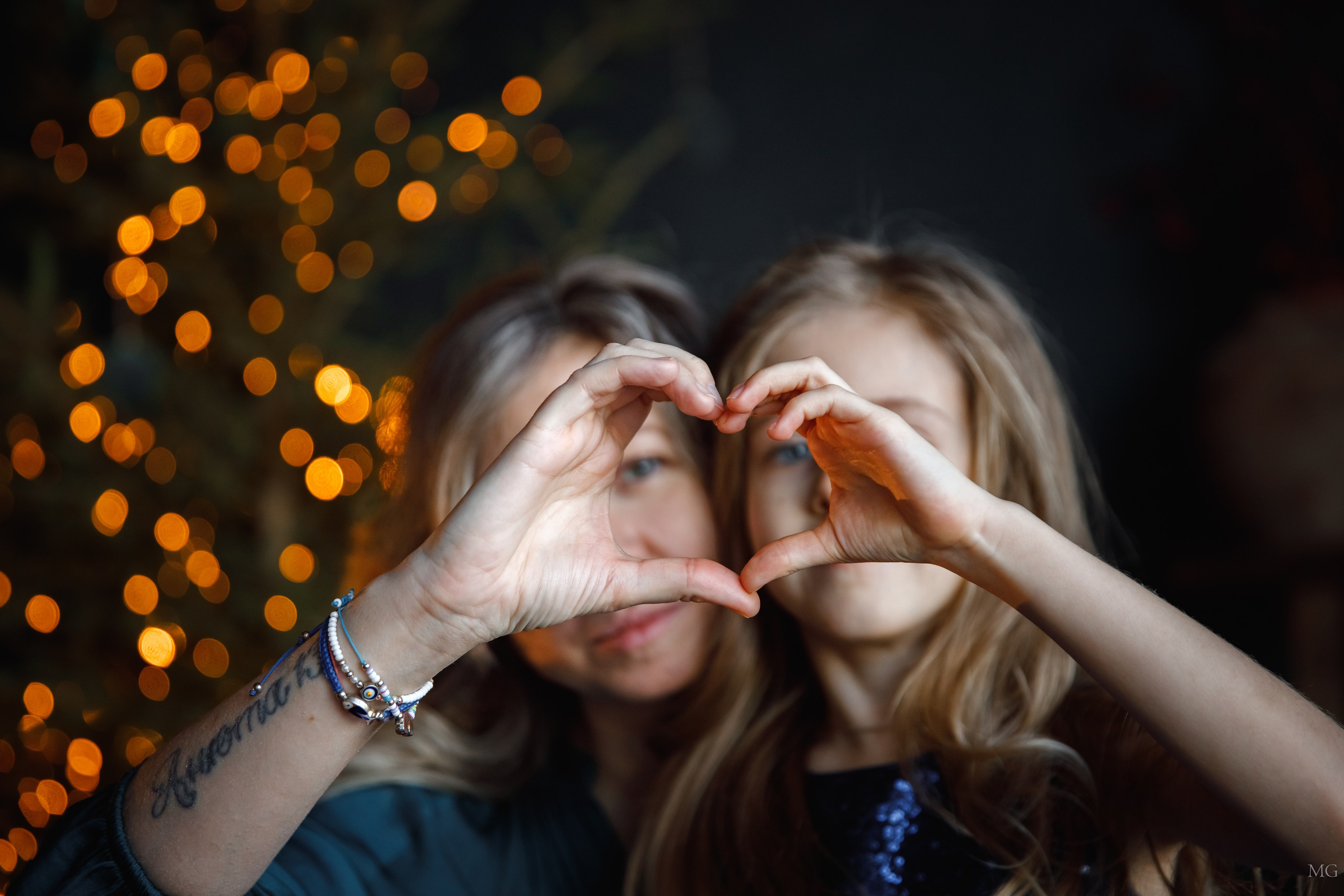 Анютка и родители). Маша Гонтарь Семейный домашний репортажный фотограф в Санкт-Петербурге