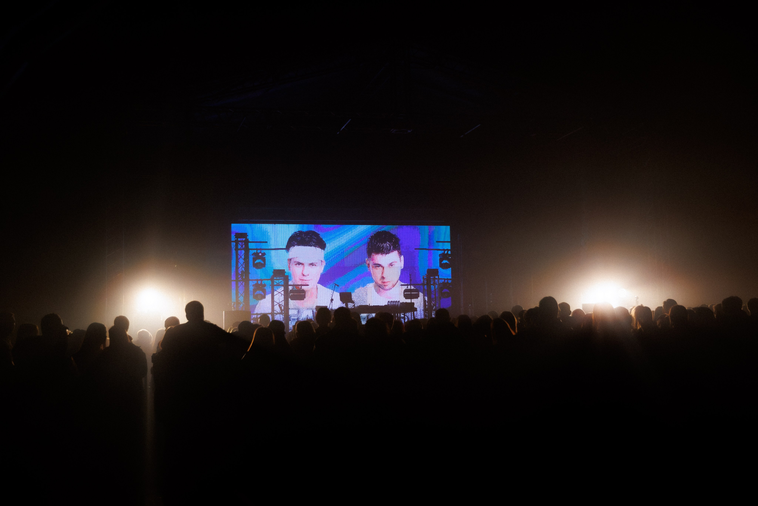 Фотоотчёт и репортаж с концерта группы GAYAZOV$ BROTHER$. Красильников Евгений — профессиональный фотограф в Ростове-на-Дону