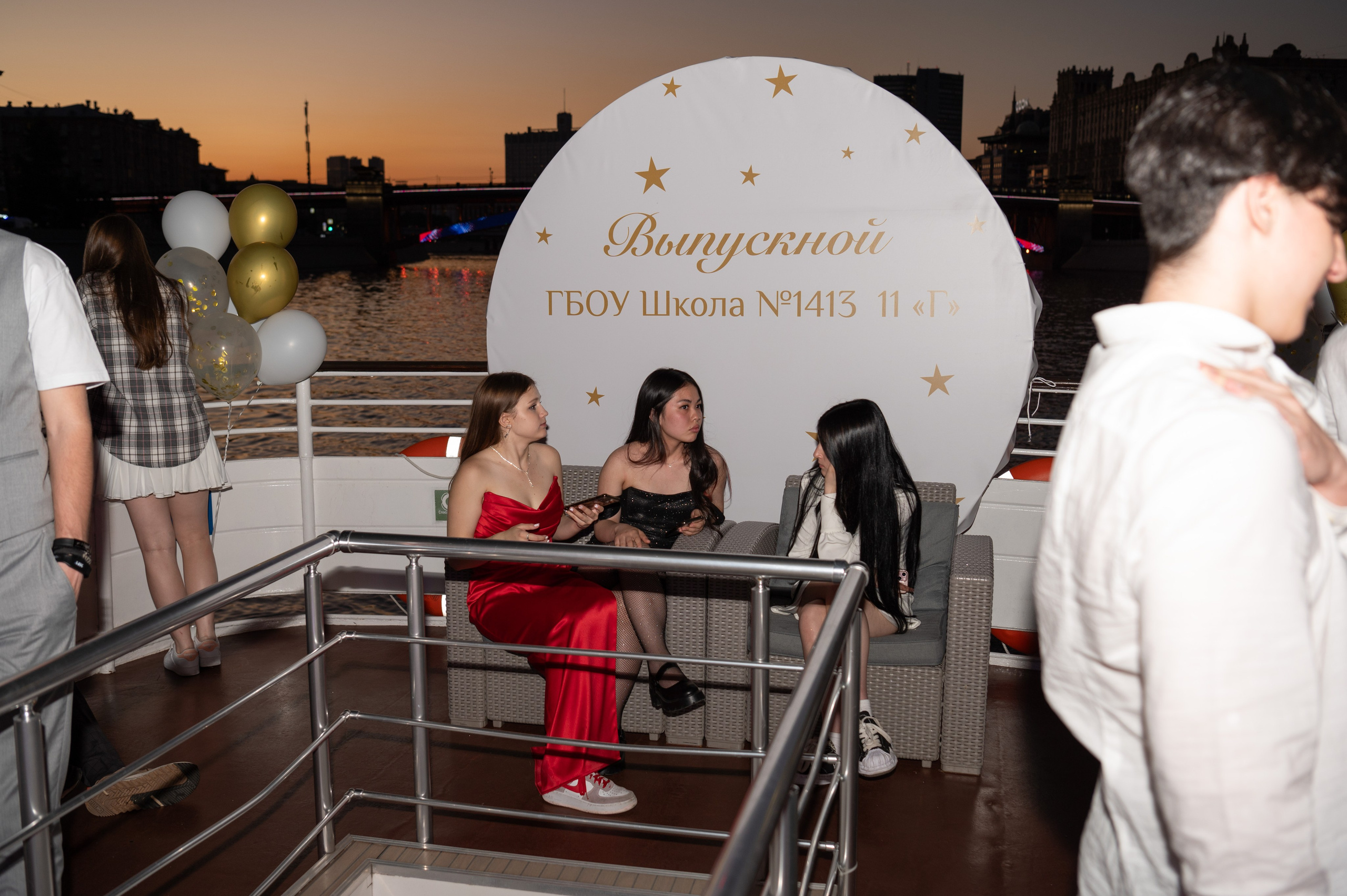 Выпускной вечер 11 класс на теплоходе. Детский и семейный фотограф г. Москва Оксана Катаджи