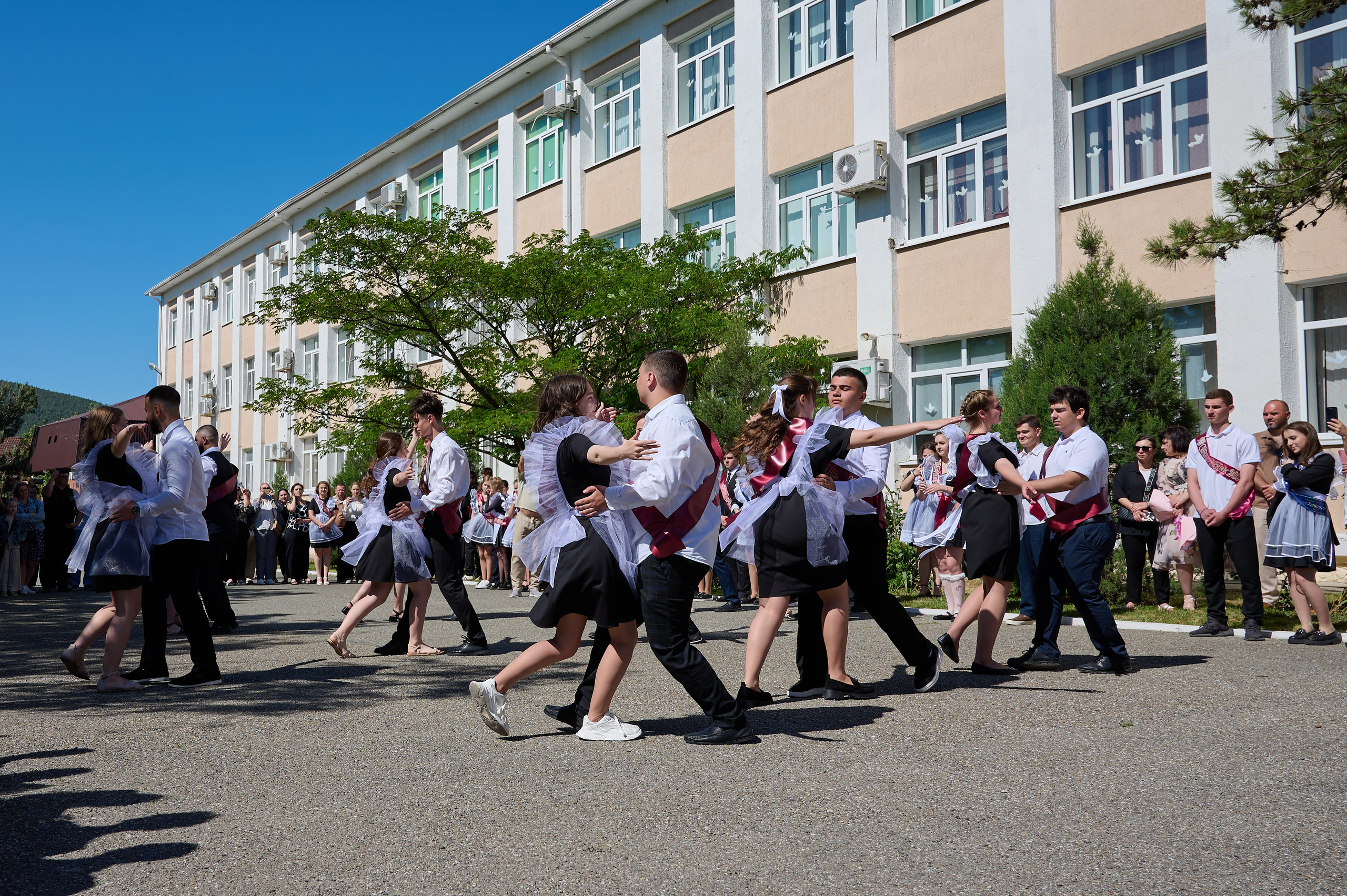 Последний звонок. Жизнь курорта Кабардинка в фотографиях