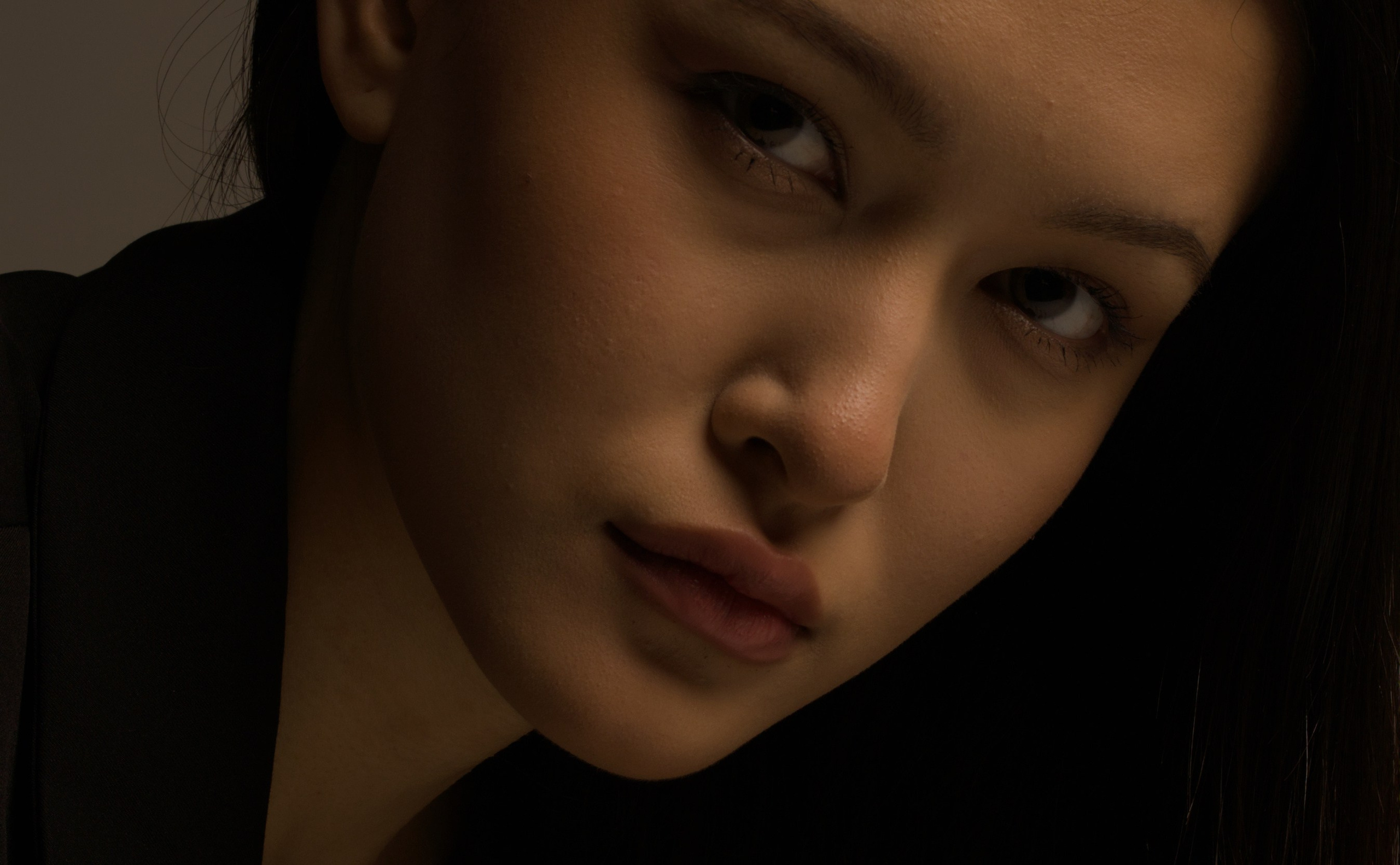 Деловой стиль со вспышкой. Мир глазами Саши Д