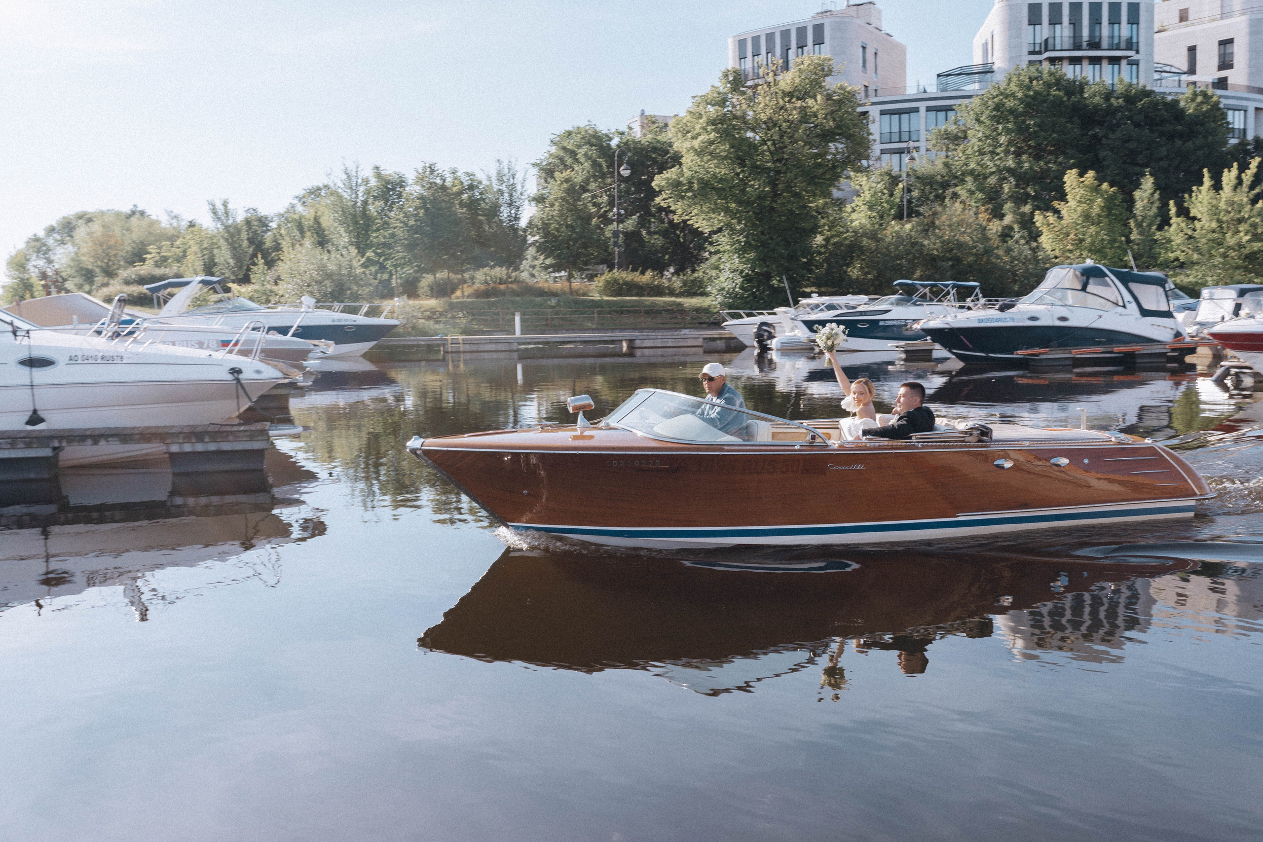 СВАДЕНБНАЯ СЬЕМКА НА КАТЕРЕ ПО КАНАЛАМ САНКТ-ПЕТЕРБУРГА И В АКВАТОРИИ НЕВЫ. Профессиональный фотограф, Санкт-Петербург — Виктория Богомолова