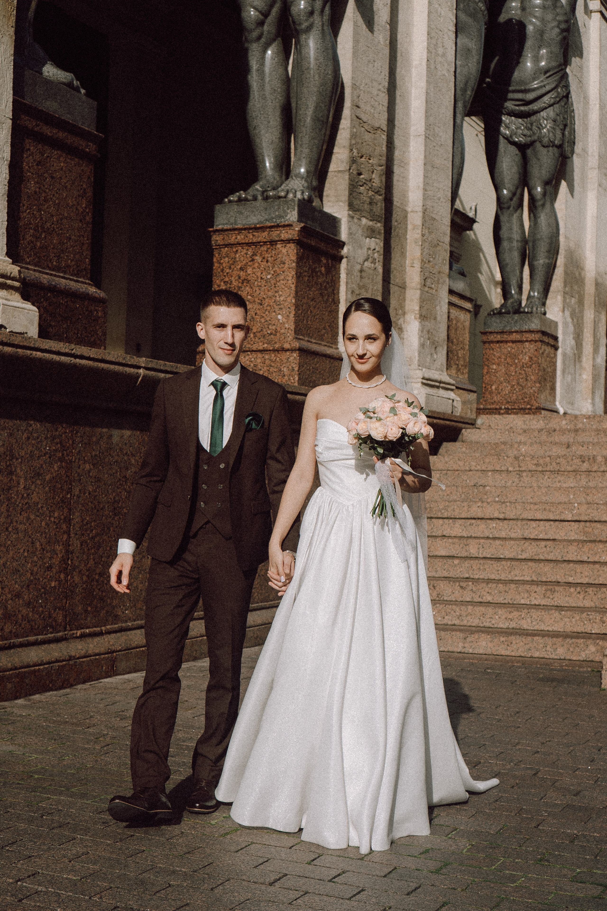 СВАДЕБНАЯ ПРОГУЛКА В САНТК-ПЕТЕРБУРГЕ (ИСАКИЕВСКИЙ СОБОР, ЗИМНЯЯ КАНАВКА, ЭРМИТАЖ И БОЛЬШАЯ МОРСКАЯ УЛИЦА). Профессиональный фотограф, Санкт-Петербург — Виктория Богомолова