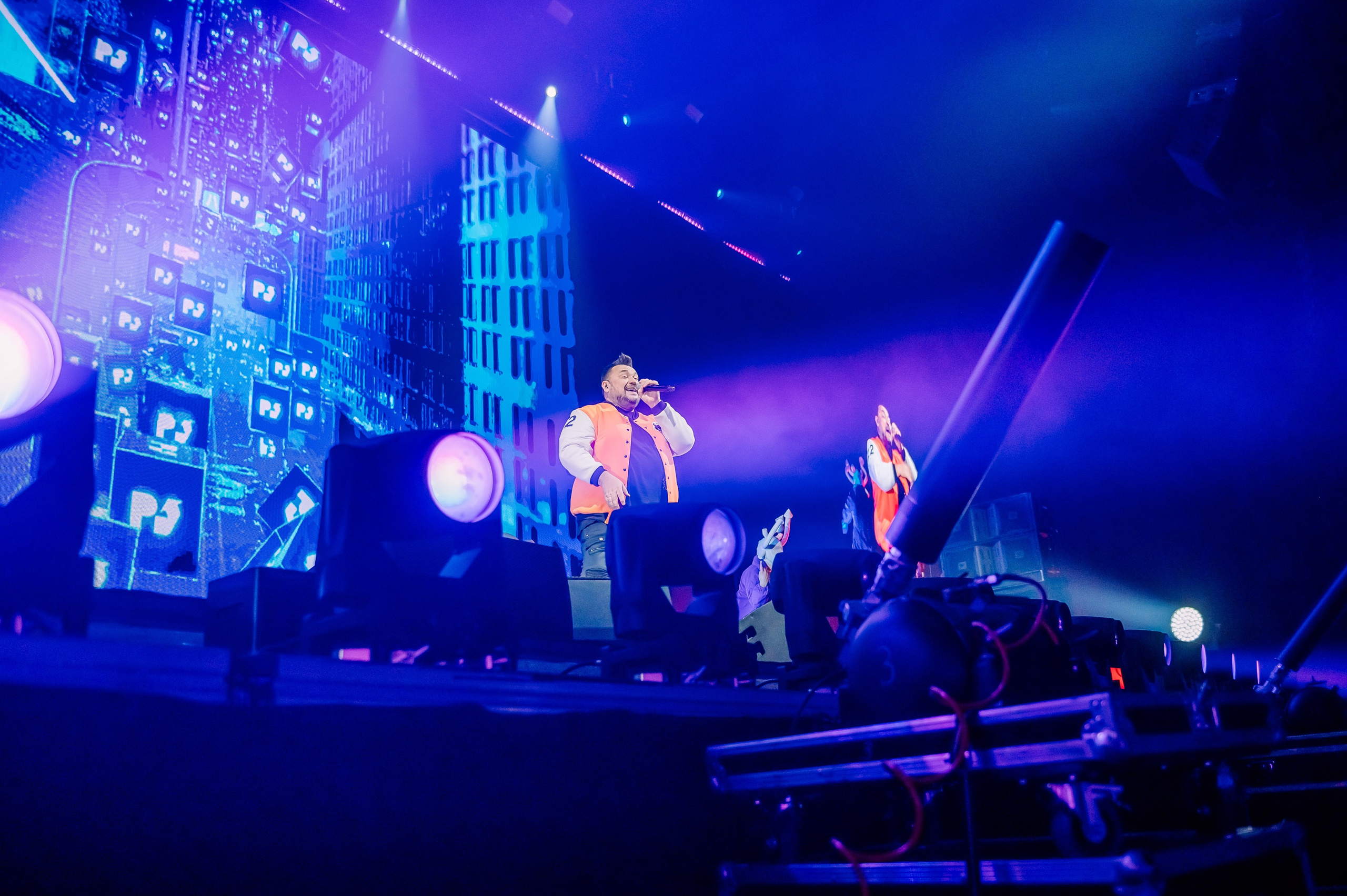 Руки вверх в Ледовом Дворце 15.11.2025. Детский фотограф, семейный фотограф и репортажи в Кемерово