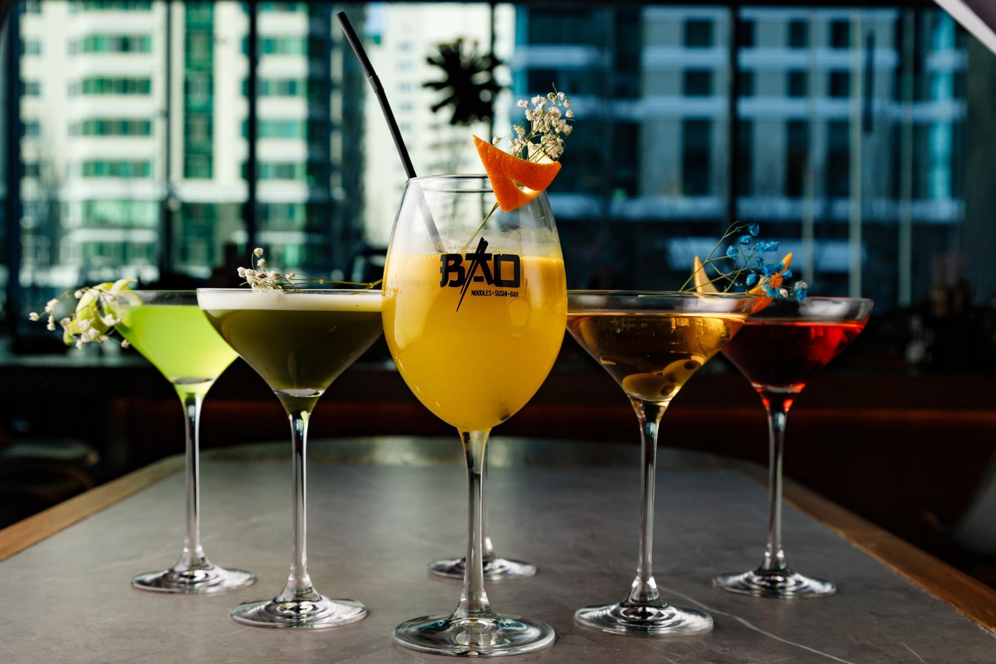 много коктейля