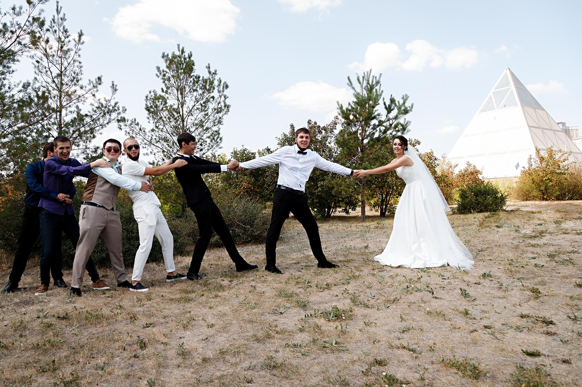 друзья жениха против невесты 