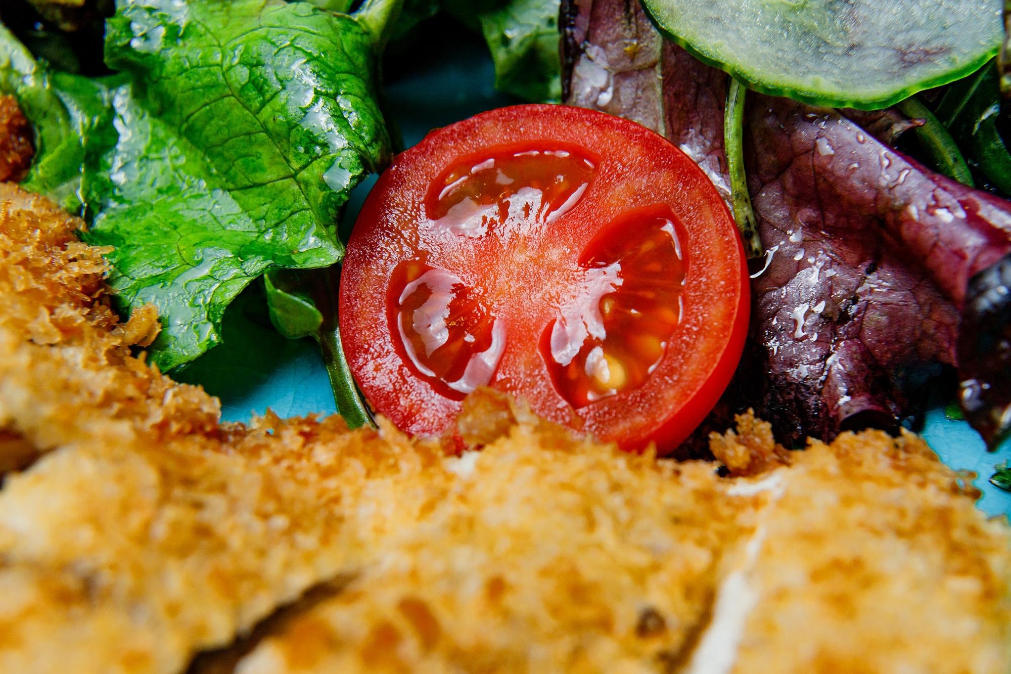 помидоры курица крупный план 