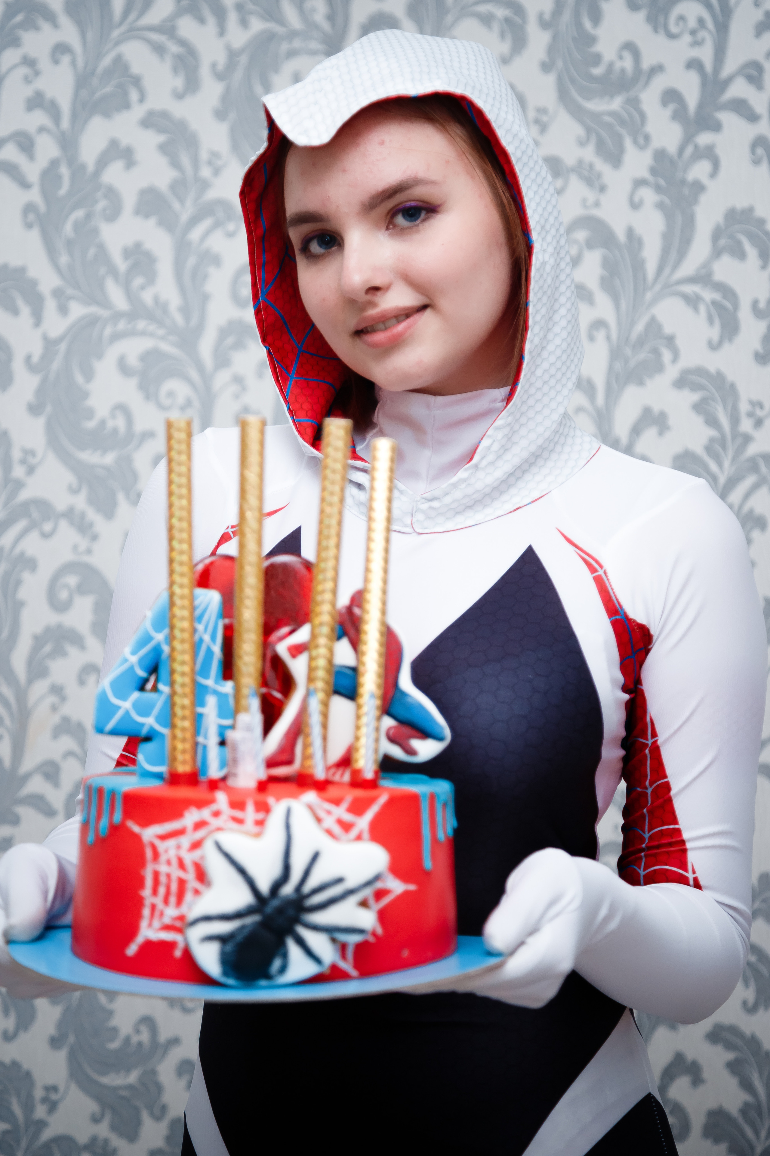 девушка человек паук