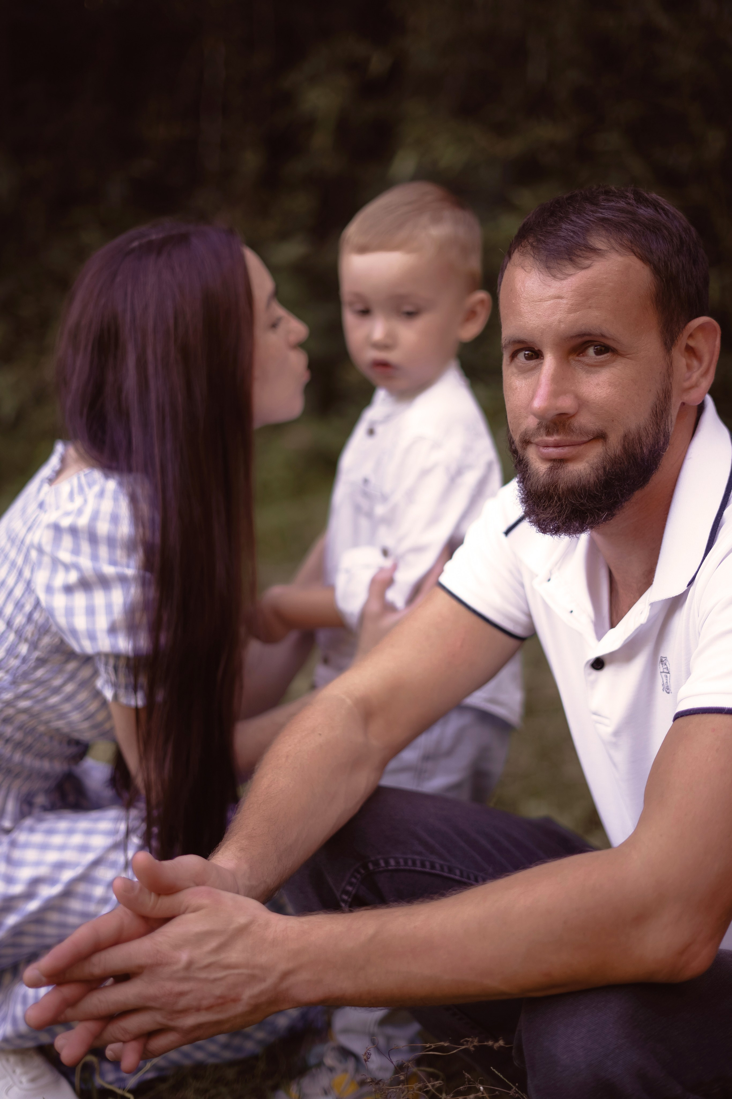 Семейная фотосессия в лесу у озера. Профессиональный Фотограф в Сочи Марина Ситкина