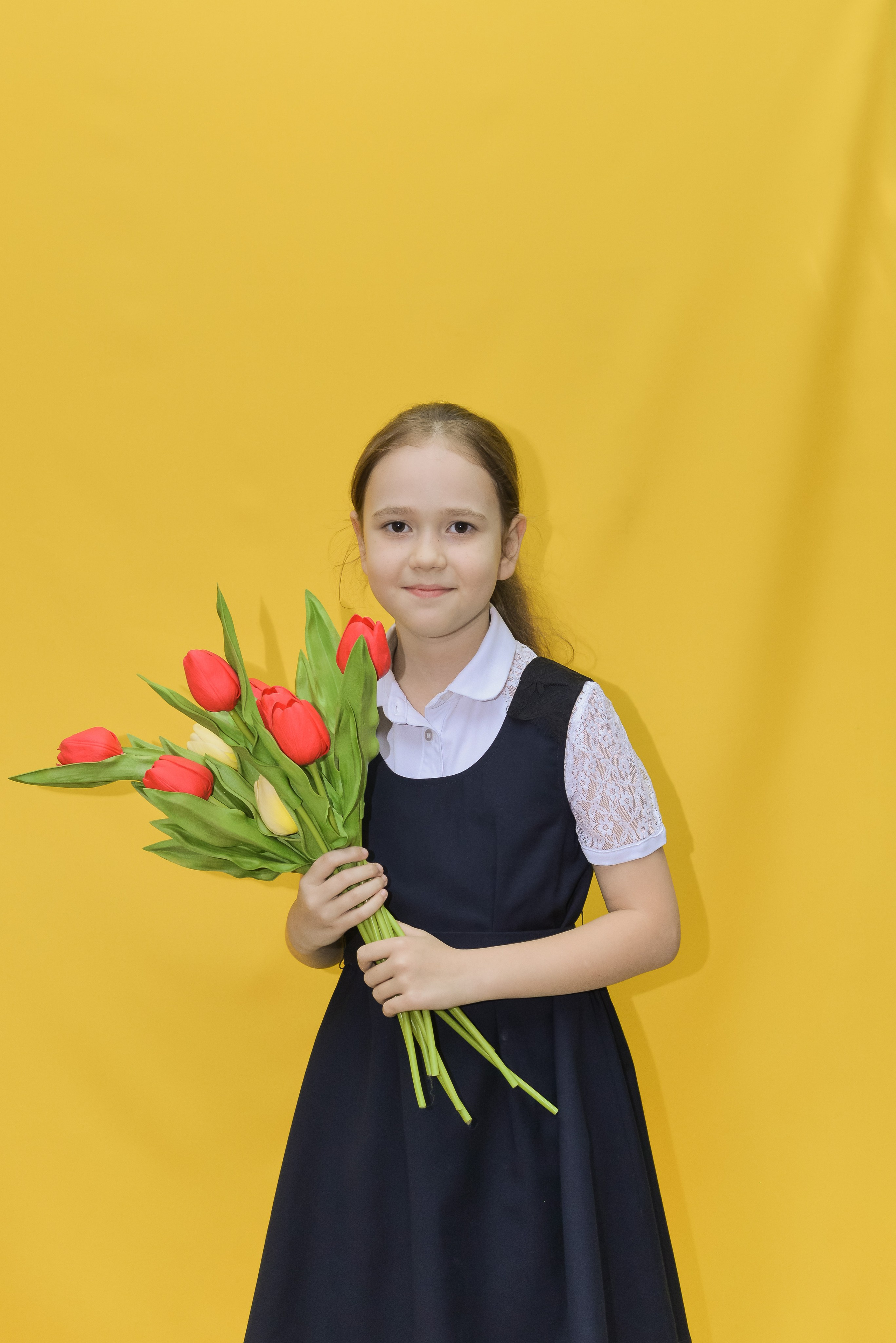 2 класс. На жёлтом фоне. «Веселые карандаши». Детский и школьный фотограф в Костанае Рабига Сейткенова