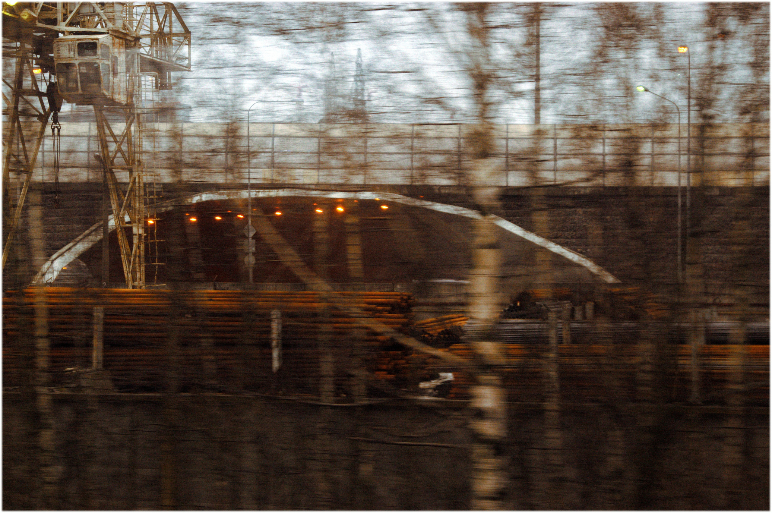 движение.трубы.коричневое.