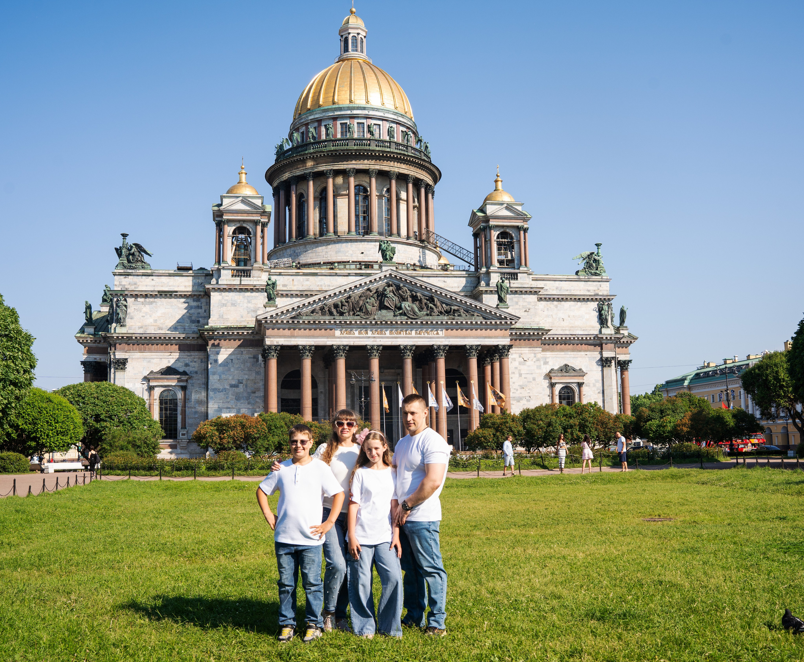 Фотопрогулка для семьи по достопримечательностям Питера. Студийный и портретный фотограф в САНКТ-ПЕТЕРБУРГЕИрина Махаон