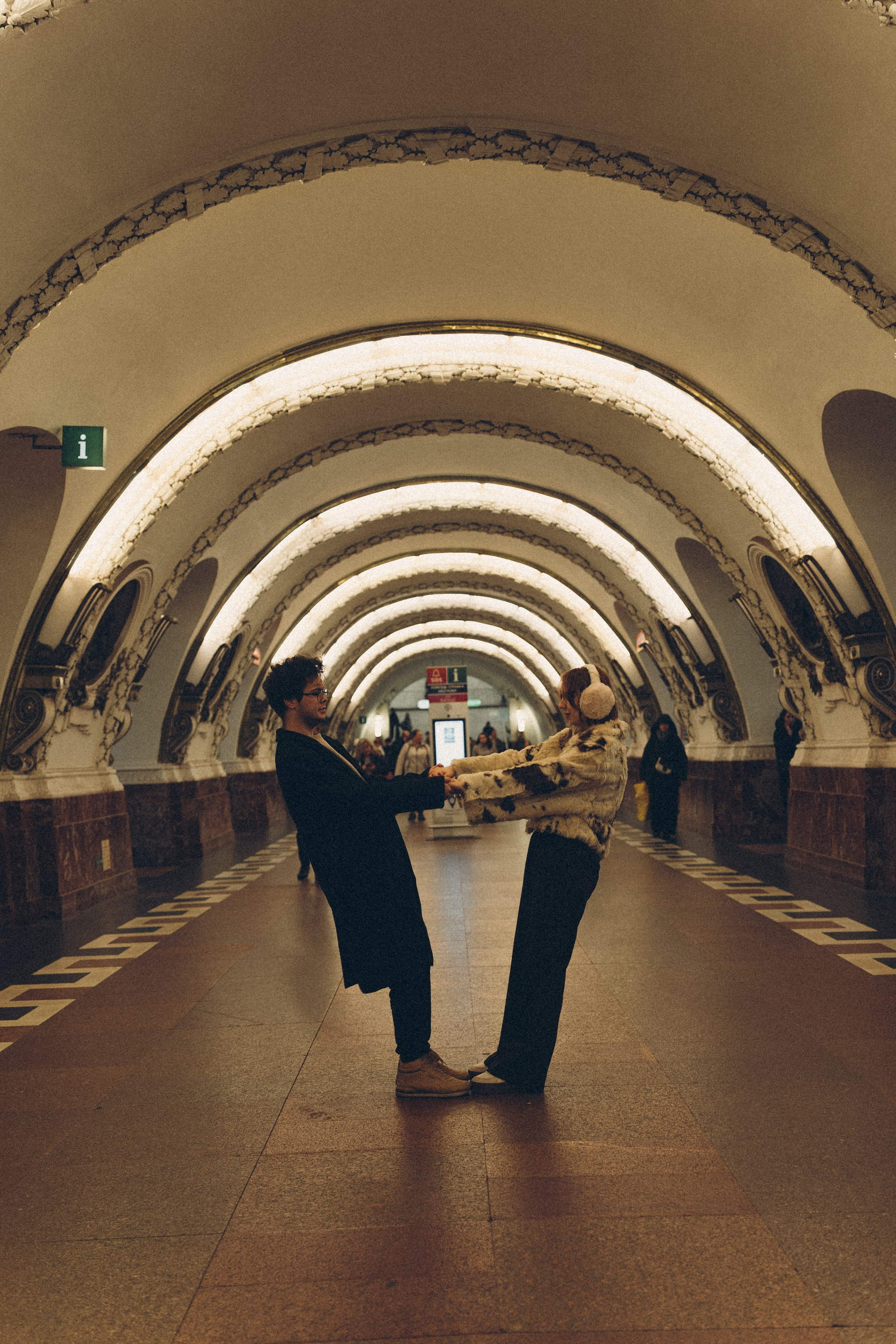 НОВОГОДНЯЯ ФОТОСЕСИИЯ ПАРЫ В МЕТРО ЛЮБОВЬ. Профессиональный фотограф, Санкт-Петербург — Виктория Богомолова