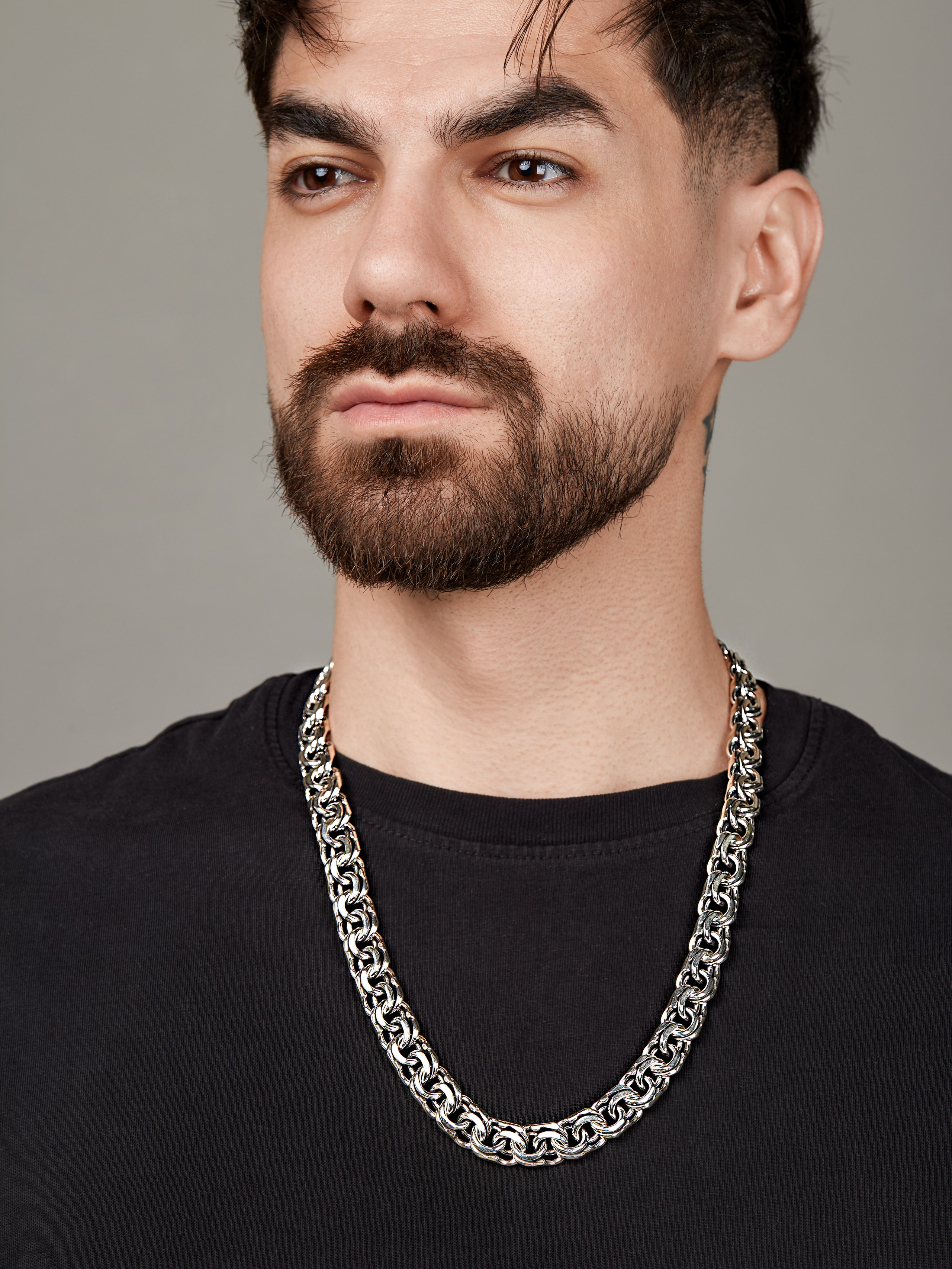 Модельная съемка мужских цепей для брендов в Москве. Фотограф Анна Татаурова | Авторская фотосъемка в Москве