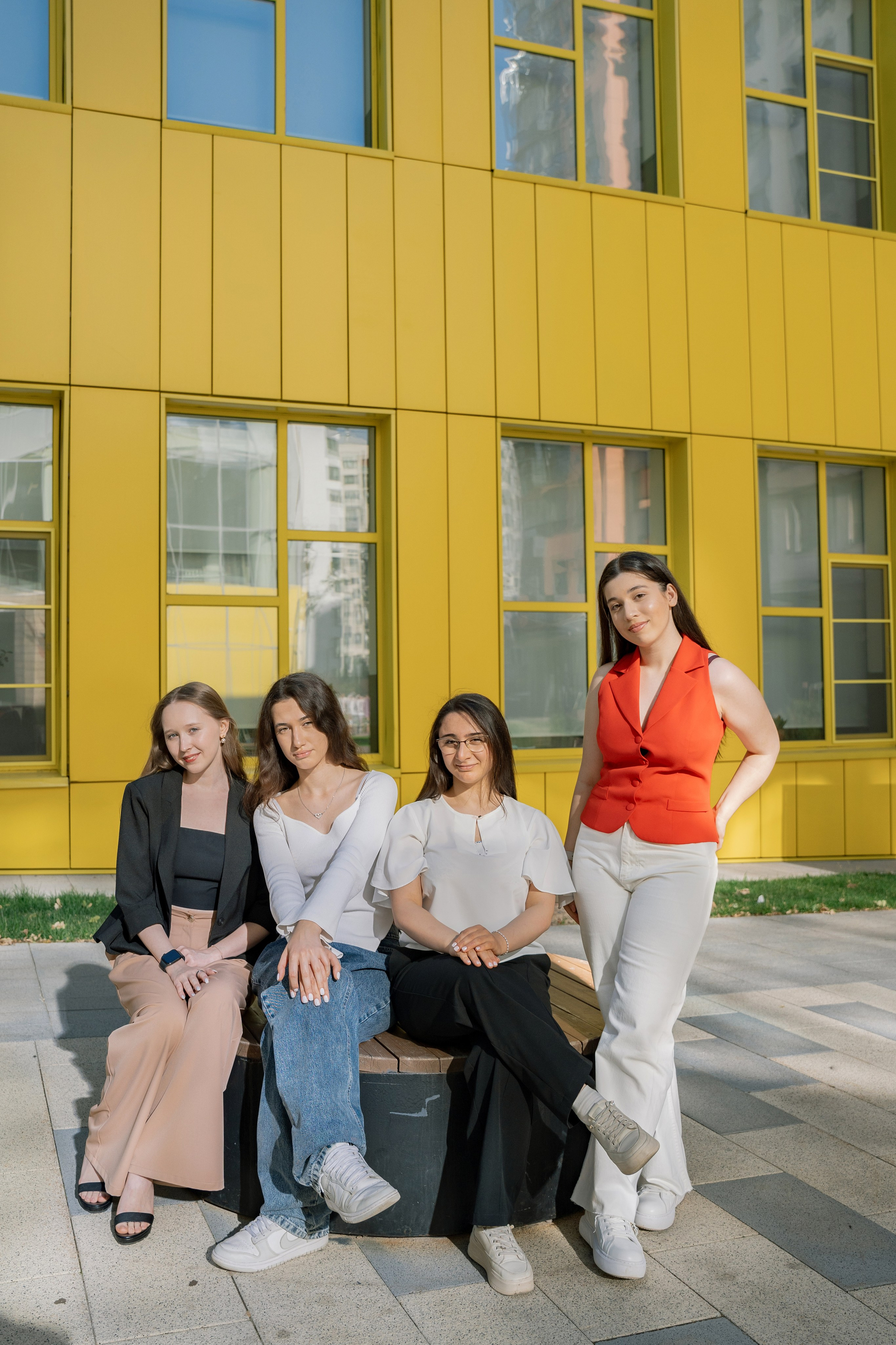 Съёмка для 11А в студии и у школы. Репотражный и семейный фотограф в Москве Герлинг Радмила